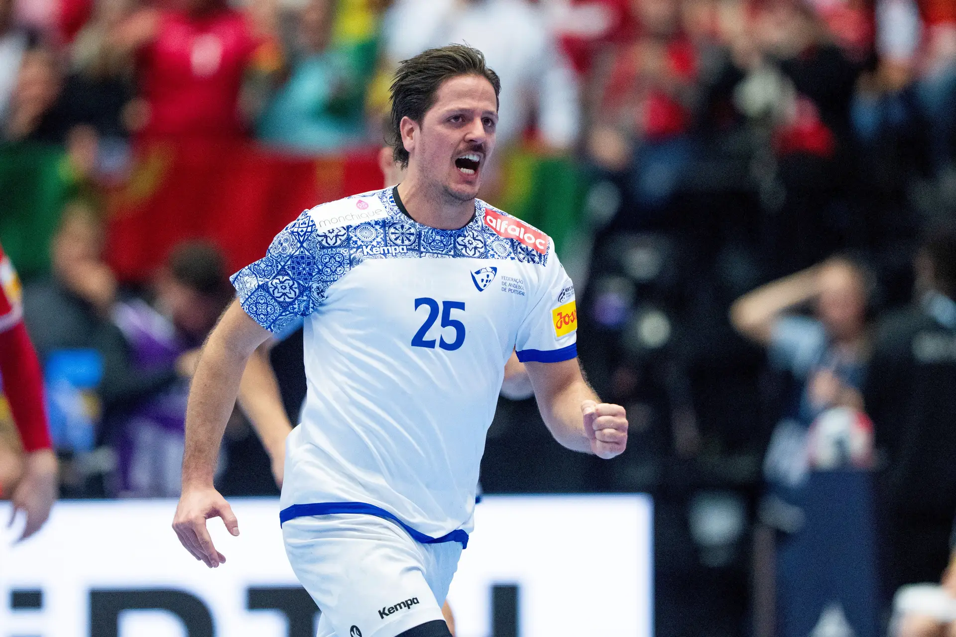 António Areia mostrou que o trauma está superado e marcou o melhor golo do Europeu de andebol