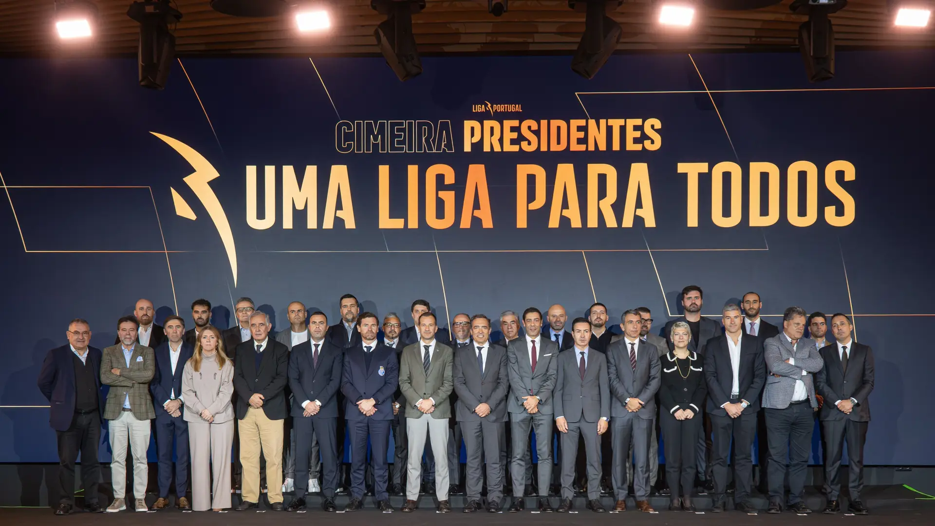 Os presidentes dos clubes da I e II Ligas, reunidos em dezembro
