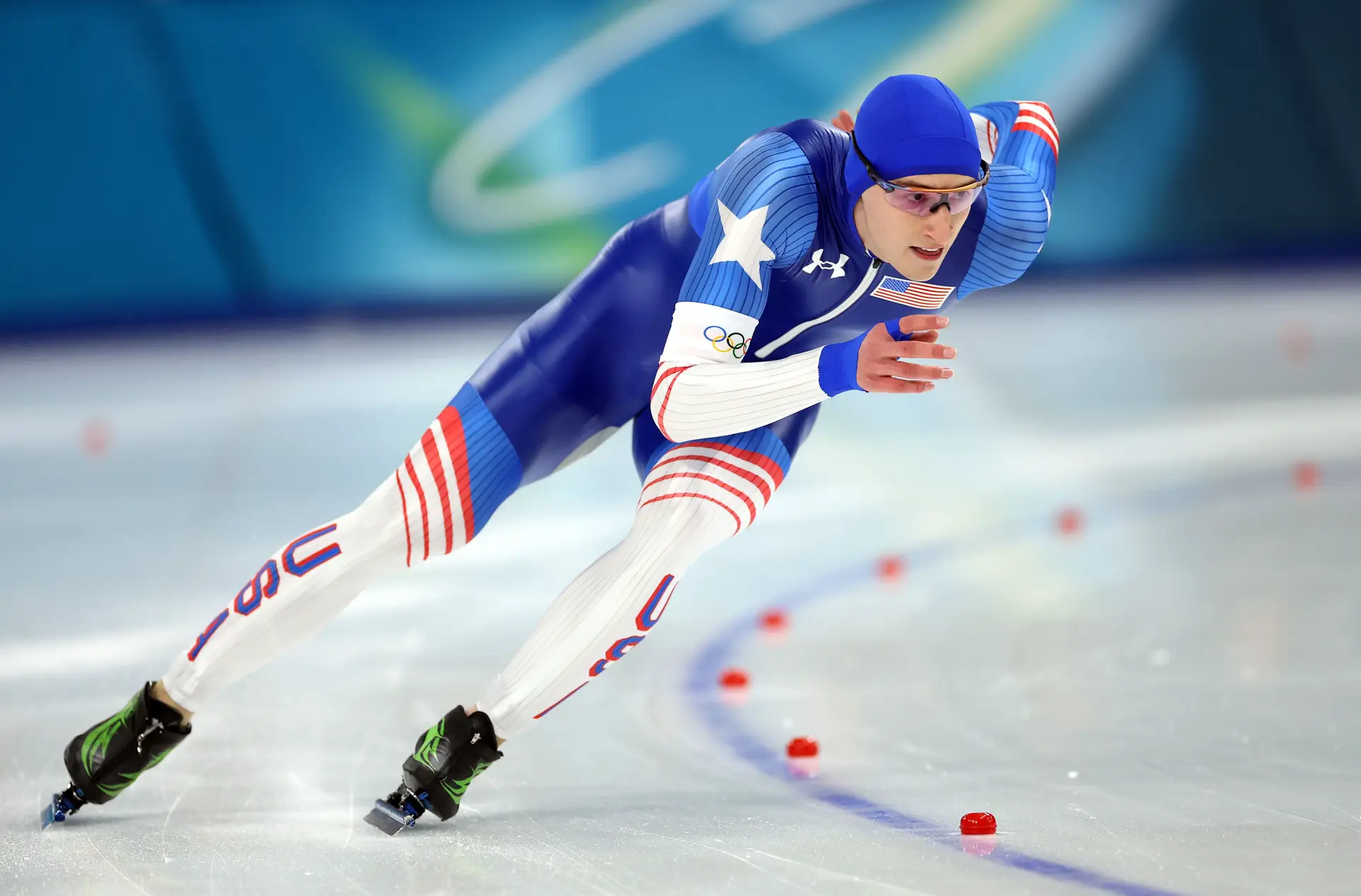 Nos Jogos Olímpicos de Inverno 2026, Stolz utilizou as lâminas com que bateu o recorde do mundo dos 1000 metros, em 2024