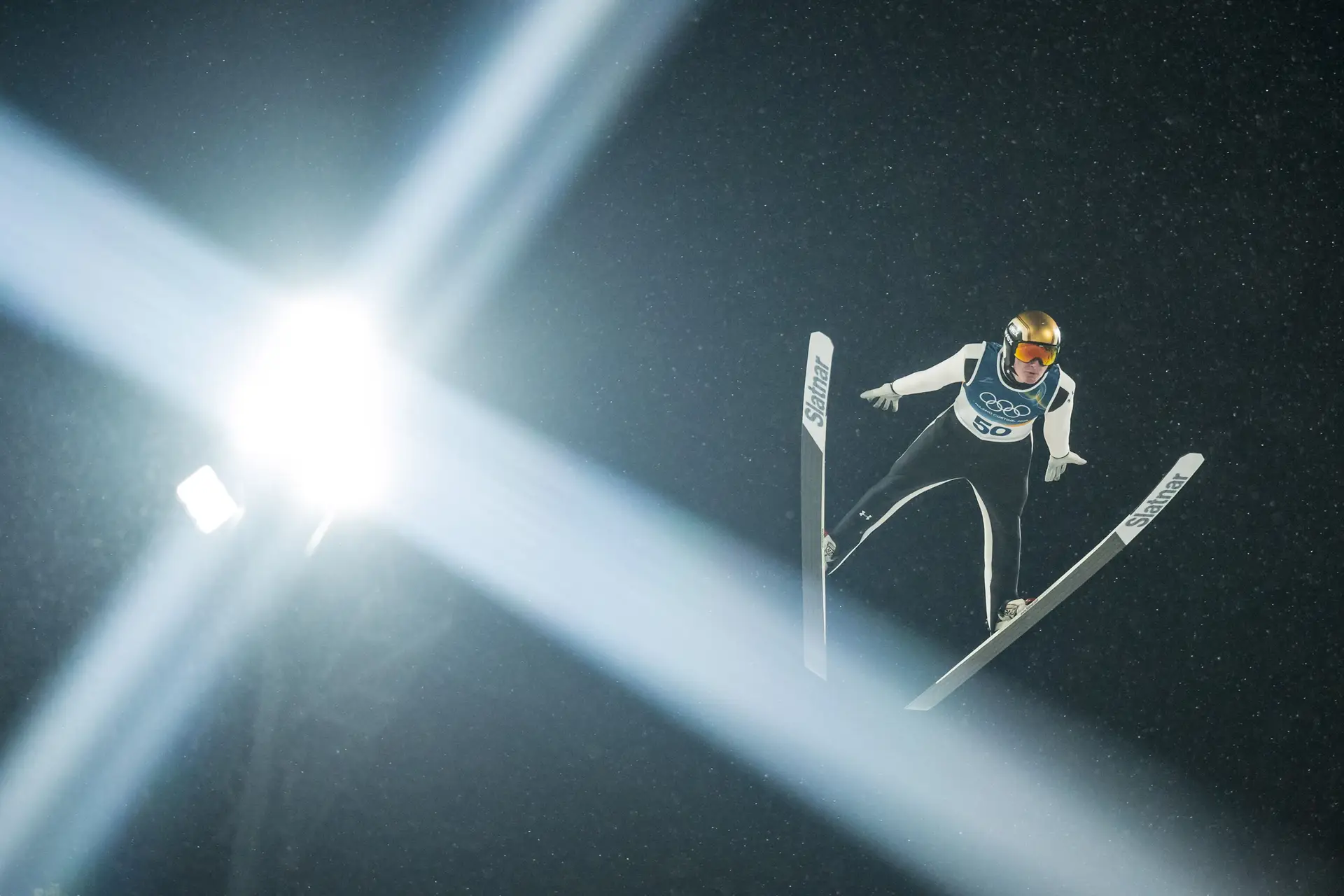 Domen é um dos quatro irmãos Prevc que já ganharam medalhas olímpicas nos saltos de esqui