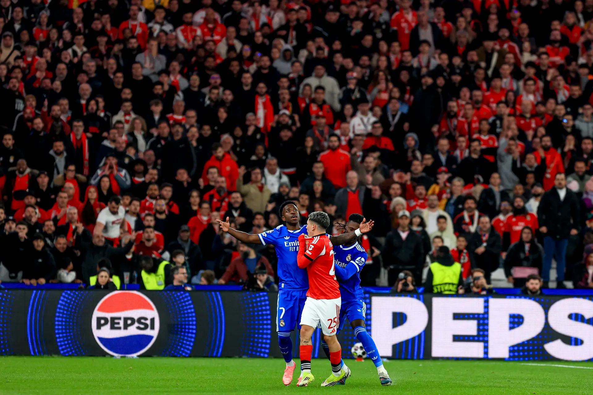 Do caos radiante ao realismo, o Benfica vai apenas ligado às máquinas a Madrid