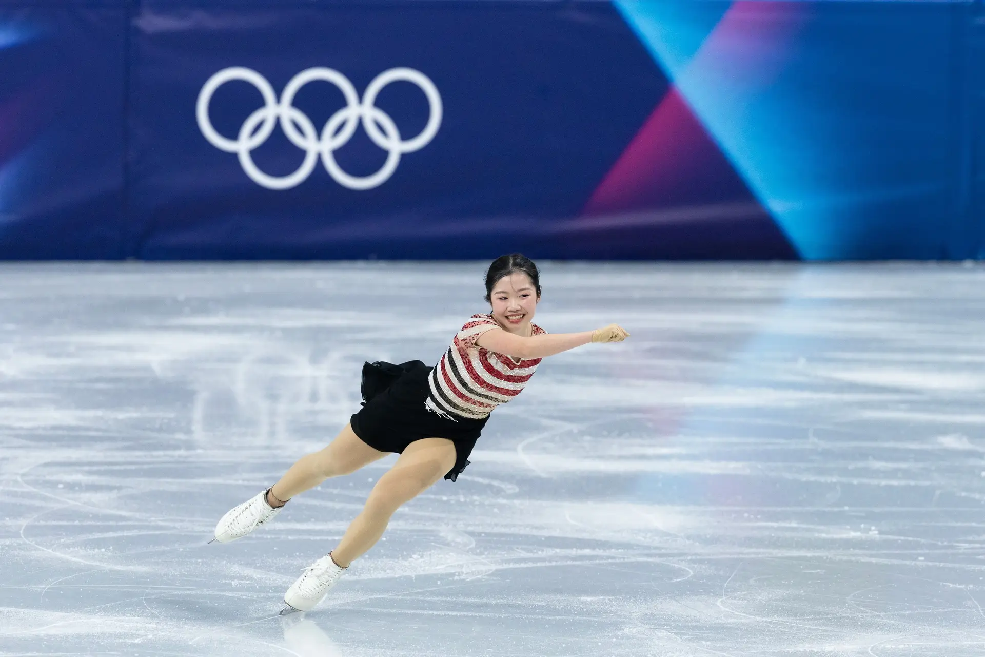 Toda a gente apostava nas “Blade Angels” norte-americanas, mas é Ami Nakai, de 17 anos, quem está a surpreender na patinagem artística