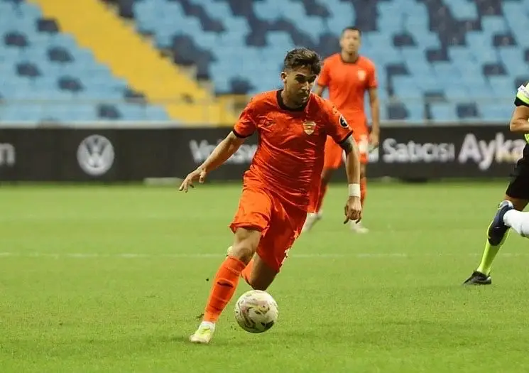 O médio ofensivo em ação pelo Adanaspor, na Turquia