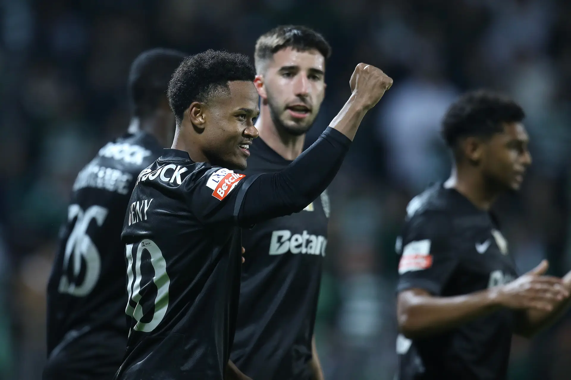 Geny festeja o seu golo no 3-0 do Sporting ao Moreirense