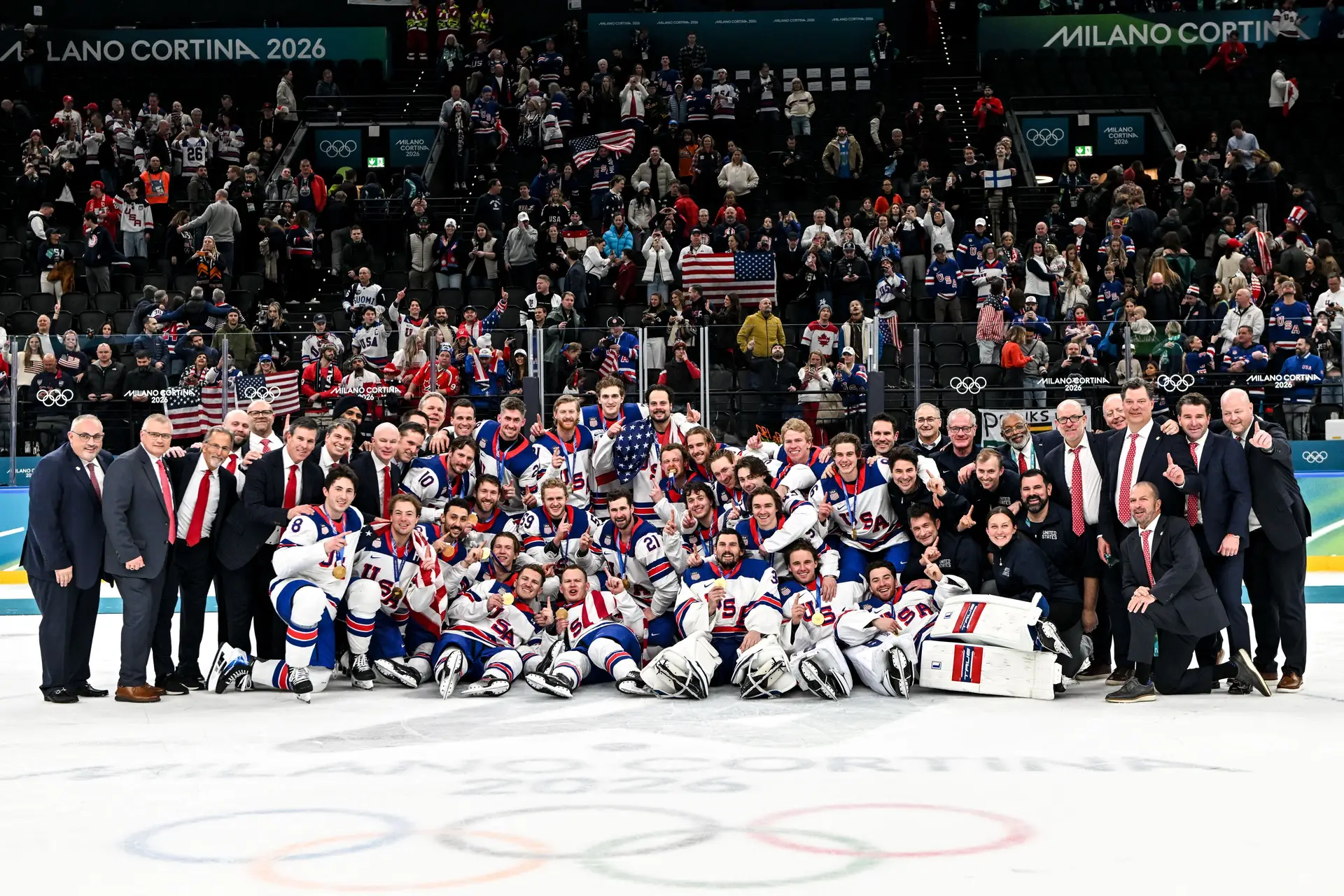 Quase cinquenta anos depois do Milagre no Gelo, os Estados Unidos voltam a ser ouro no hóquei