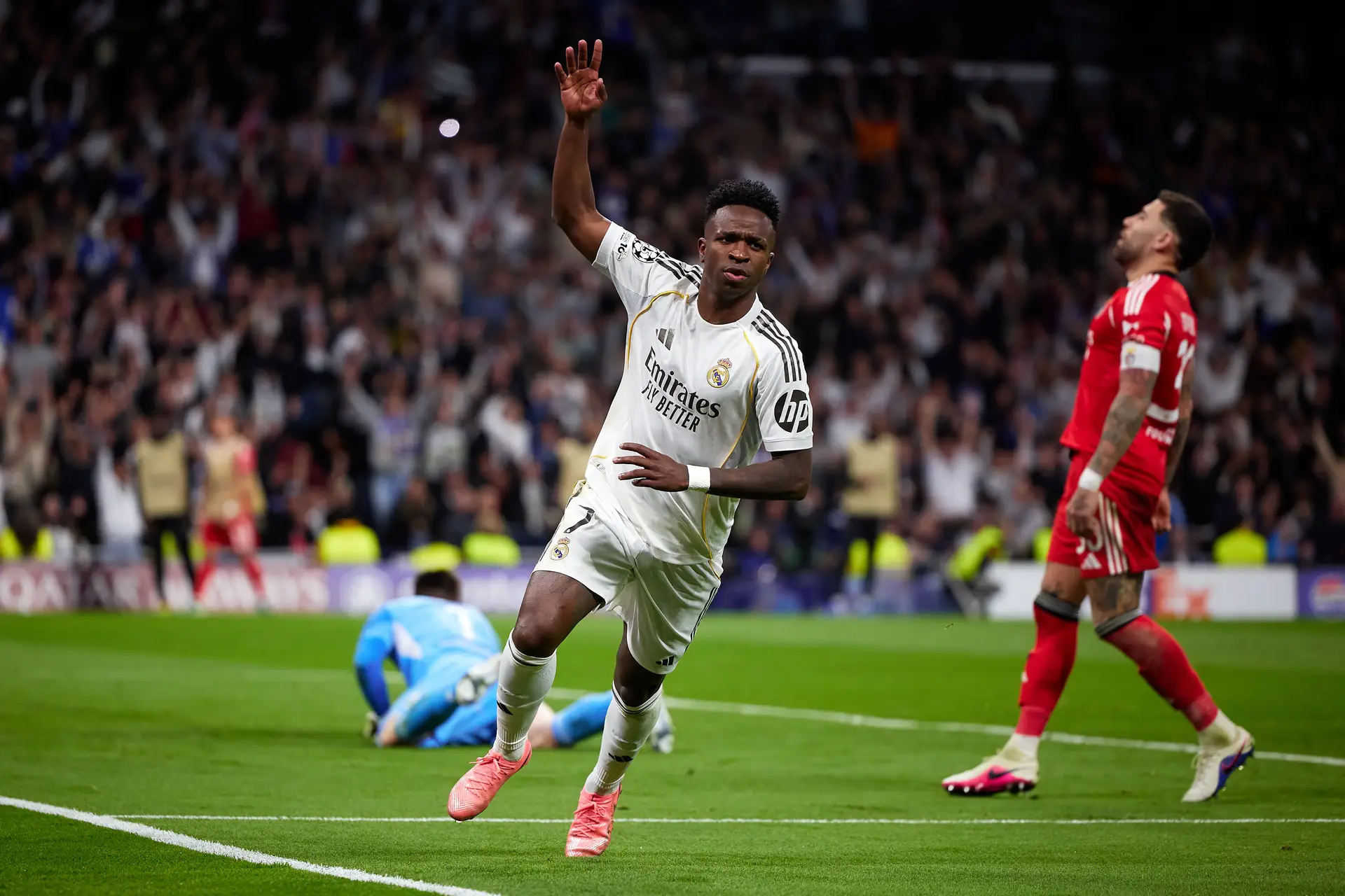 Vinícius festeja o 2-1