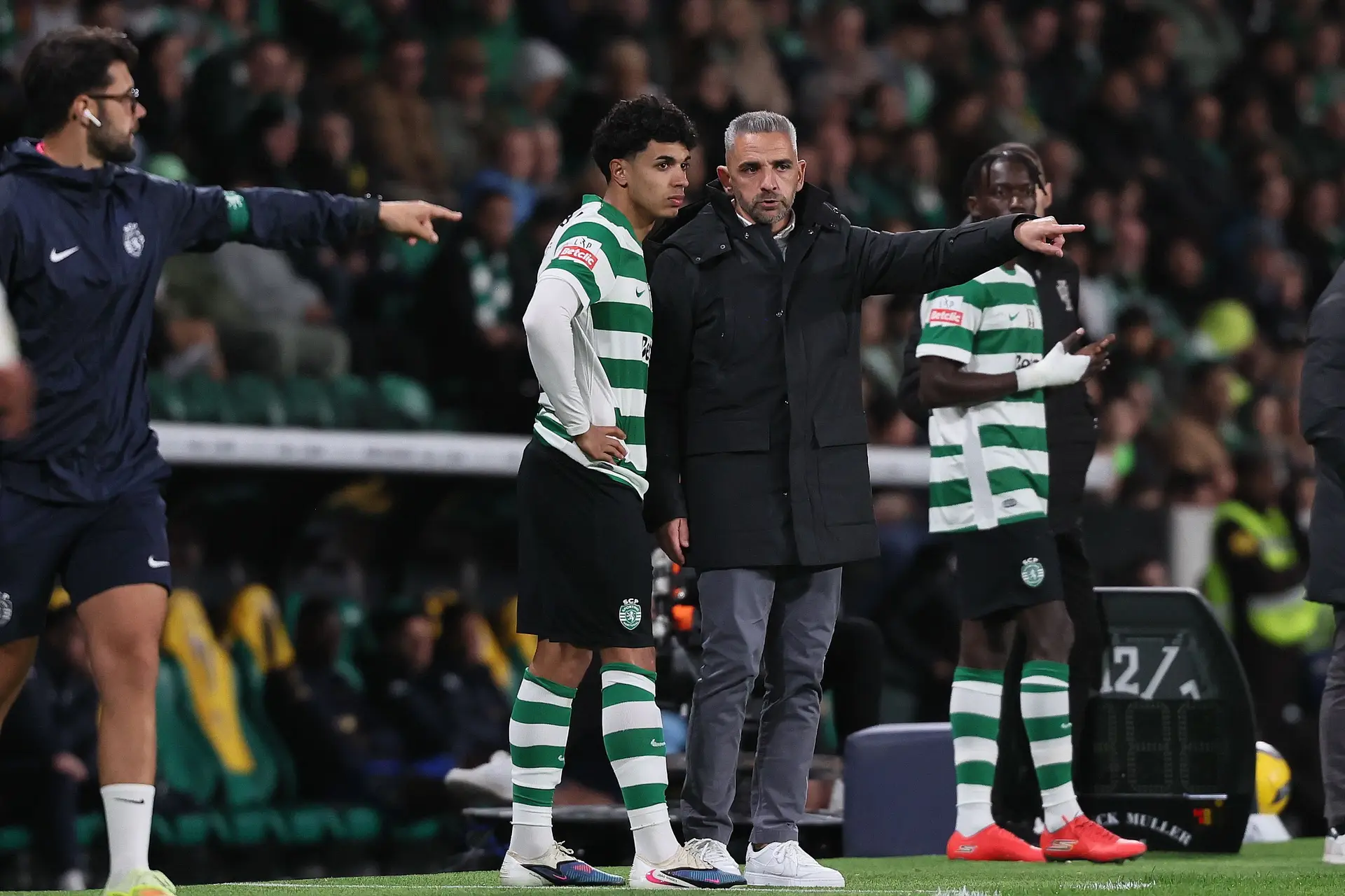 Rui Borges durante o encontro frente ao Estoril, em Alvalade