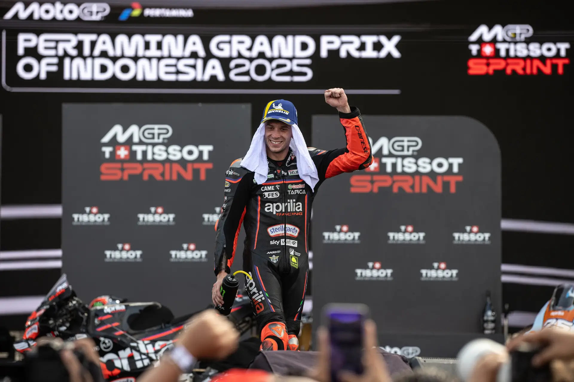 Marco Bezzechi celebra o triunfo na Indonésia