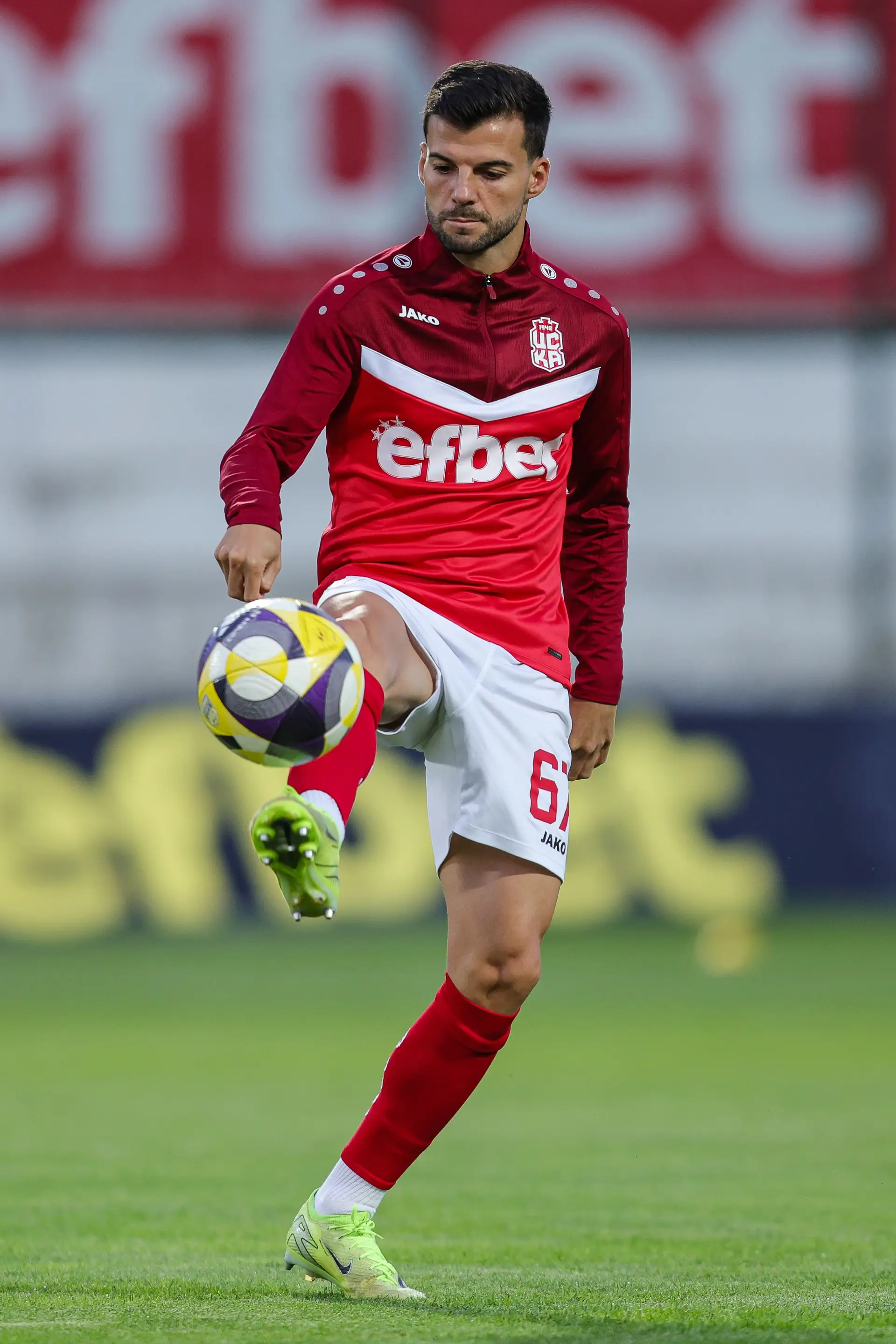 O extremo assinou por três anos com o CSKA de Sofia (Bulgária)