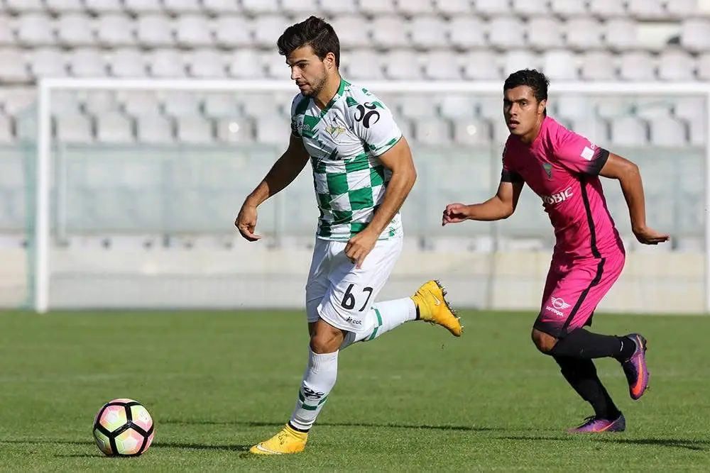 Frédéric (à esquerda) em ação pelo Moreirense