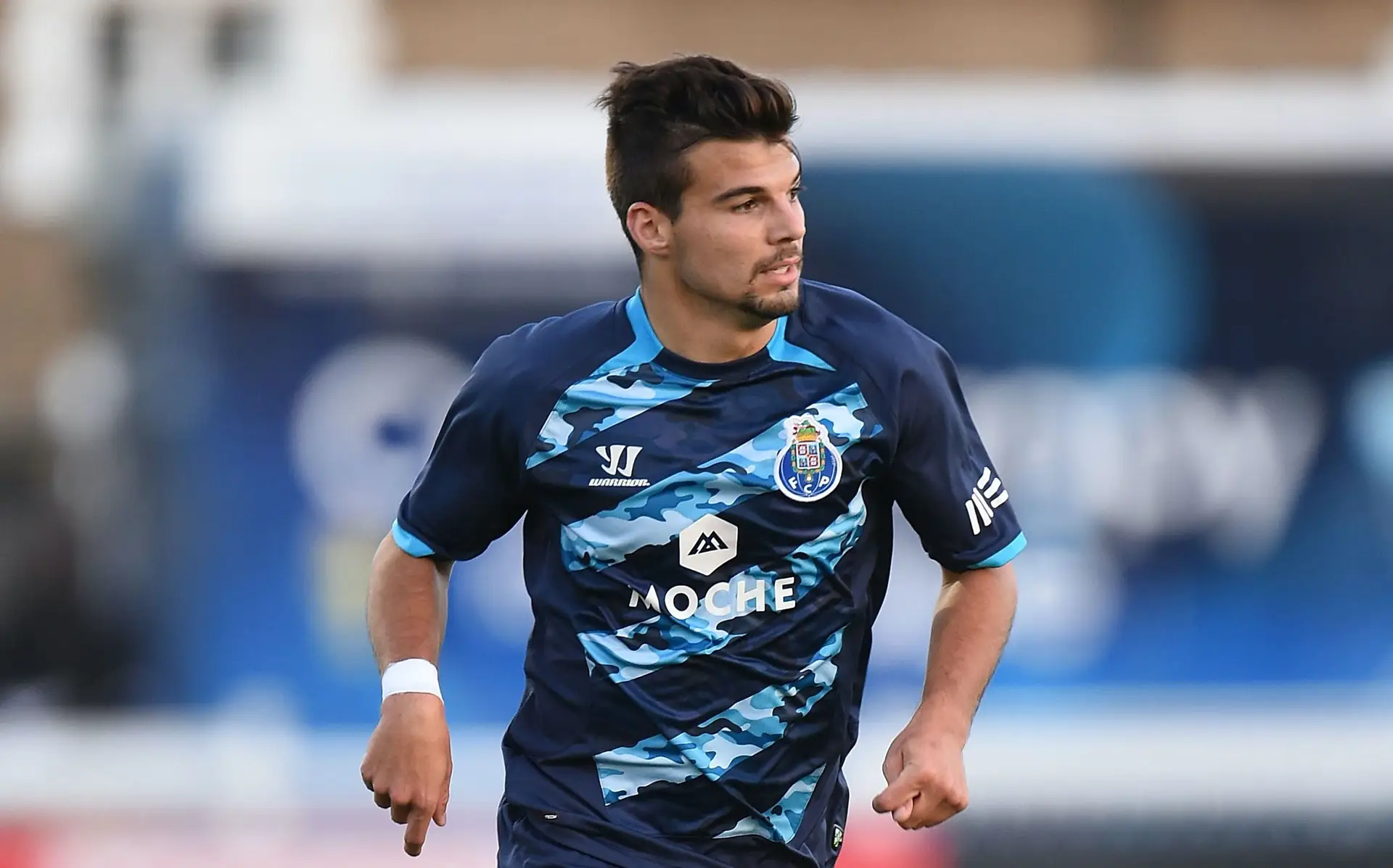 “Nos juniores do FC Porto recebi a bola na linha, o mister Capucho gritou ‘vai para cima dele‘, mas parei, passei para trás e ele: ‘Cagão‘“