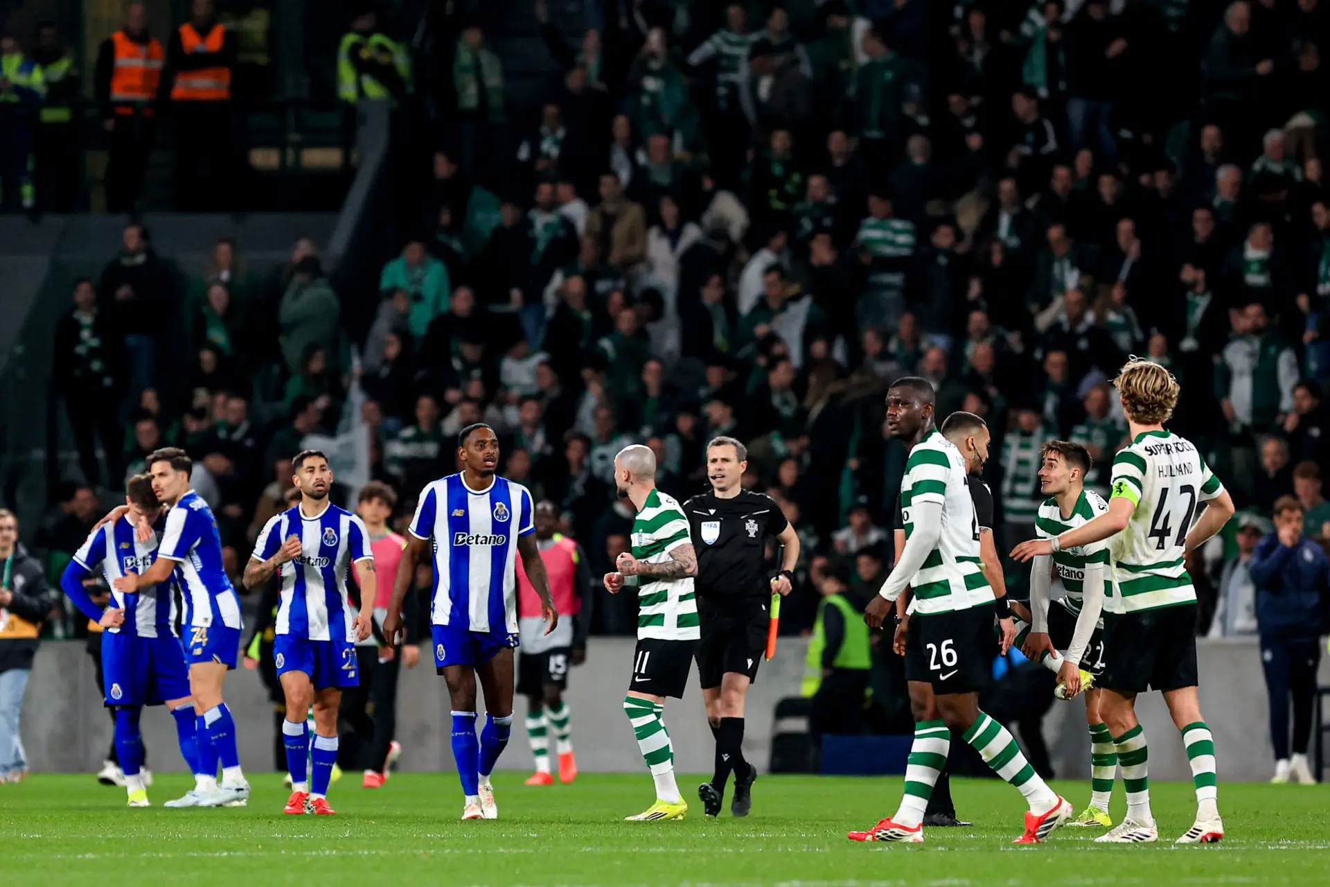 Os leões venceram os dragões, por 1-0, na primeira mão das meias-finais da Taça de Portugal