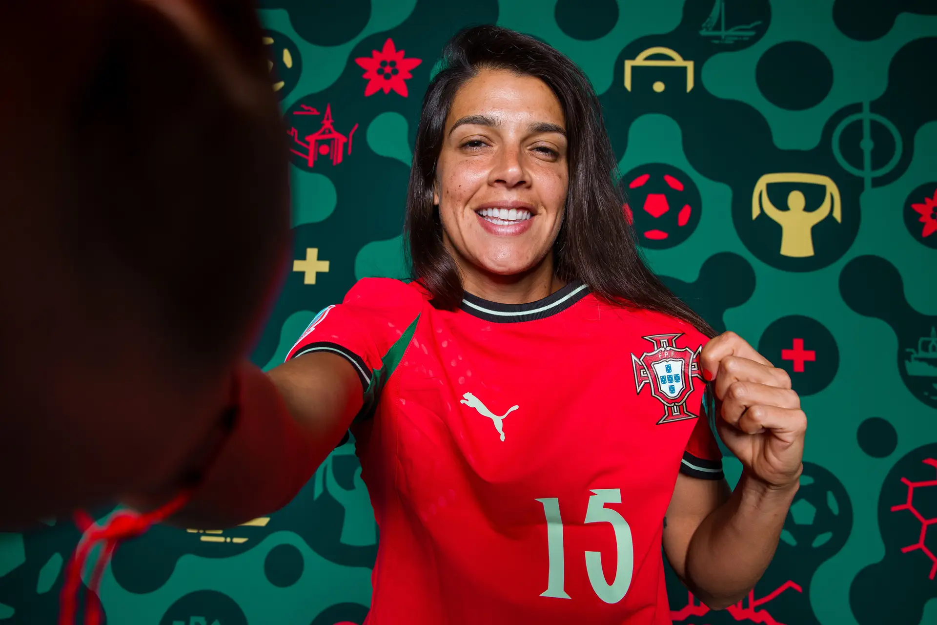 A defesa central de 35 anos, ávida marcadora de penáltis, é a mulher com mais internacionalizações da história do futebol português