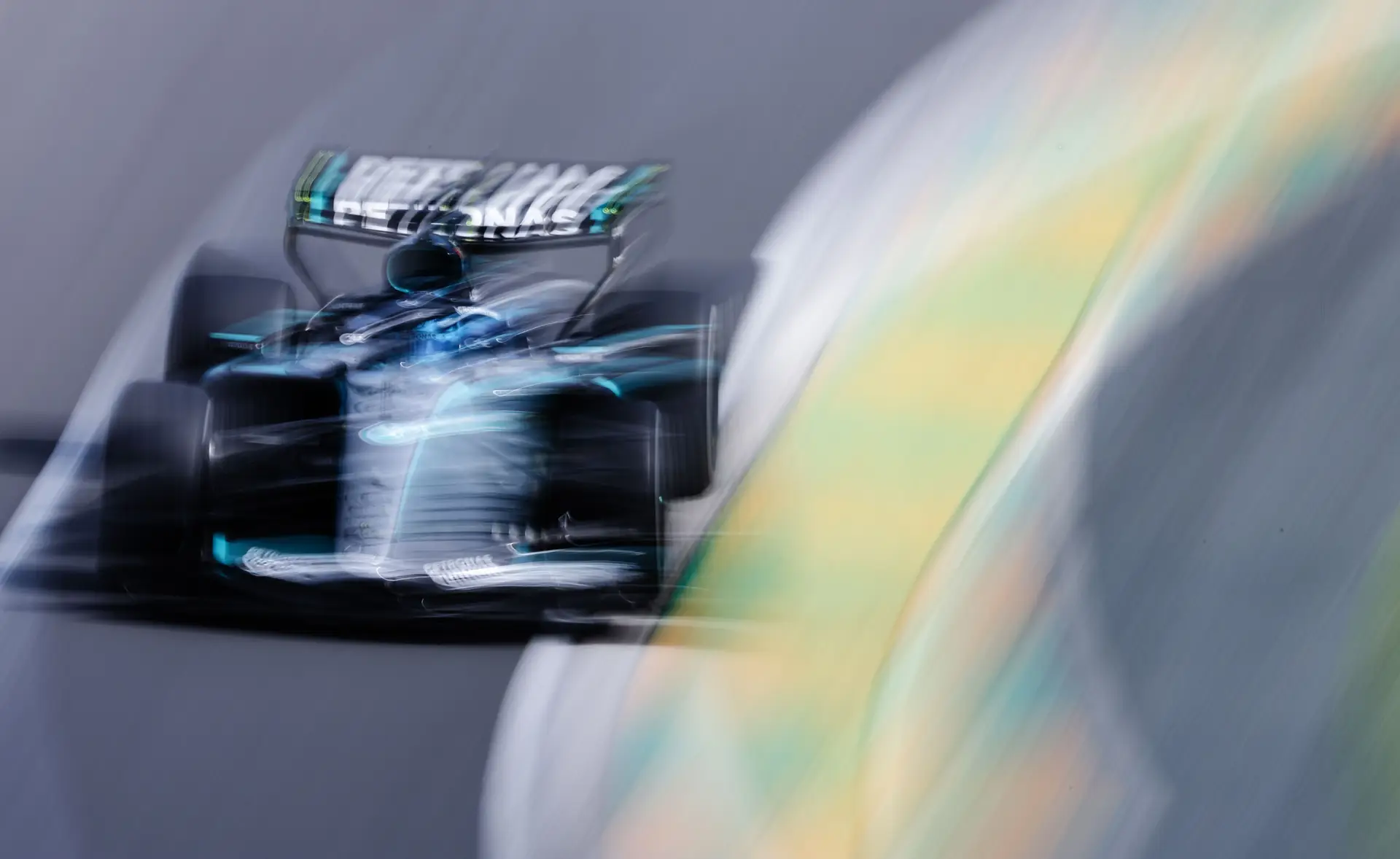 George Russell disse, no final da corrida, que “adora“ o carro que a Mercedes limou para esta temporada da Fórmula 1
