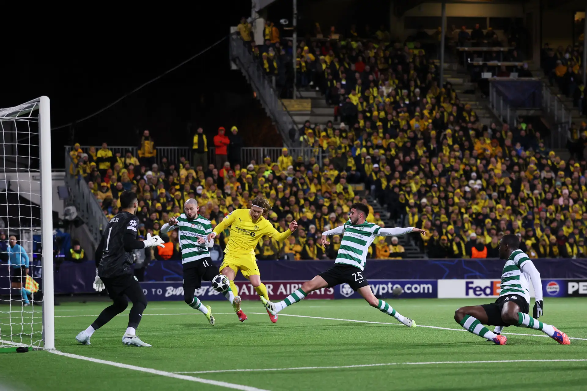 Os impotentes defesas do Sporting a tentarem travar Kasper Høgh