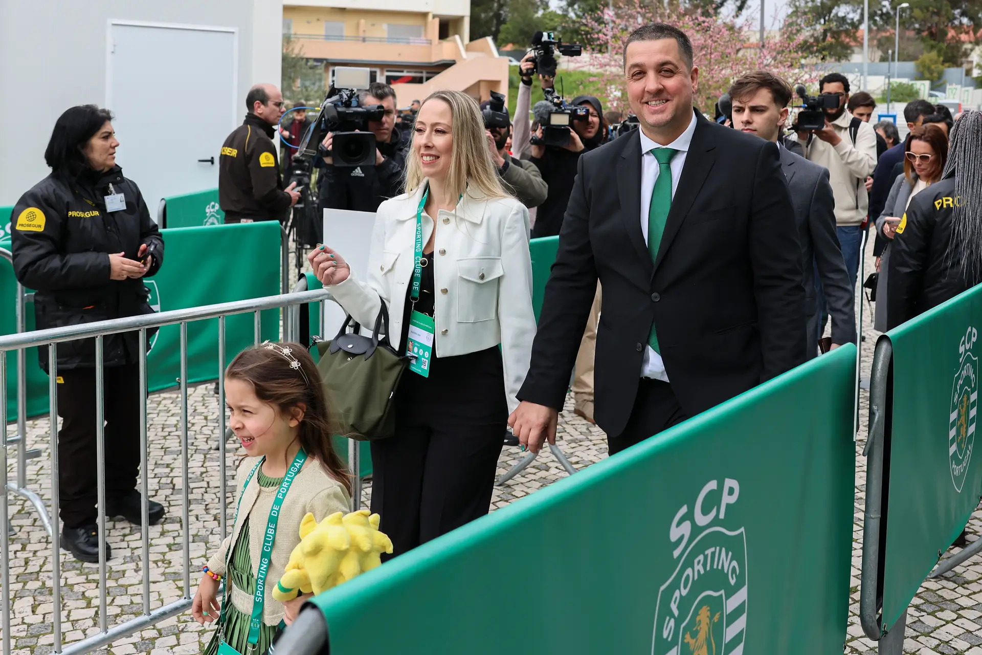 O candidato da lista A a chegar ao Pavilhão João Rocha