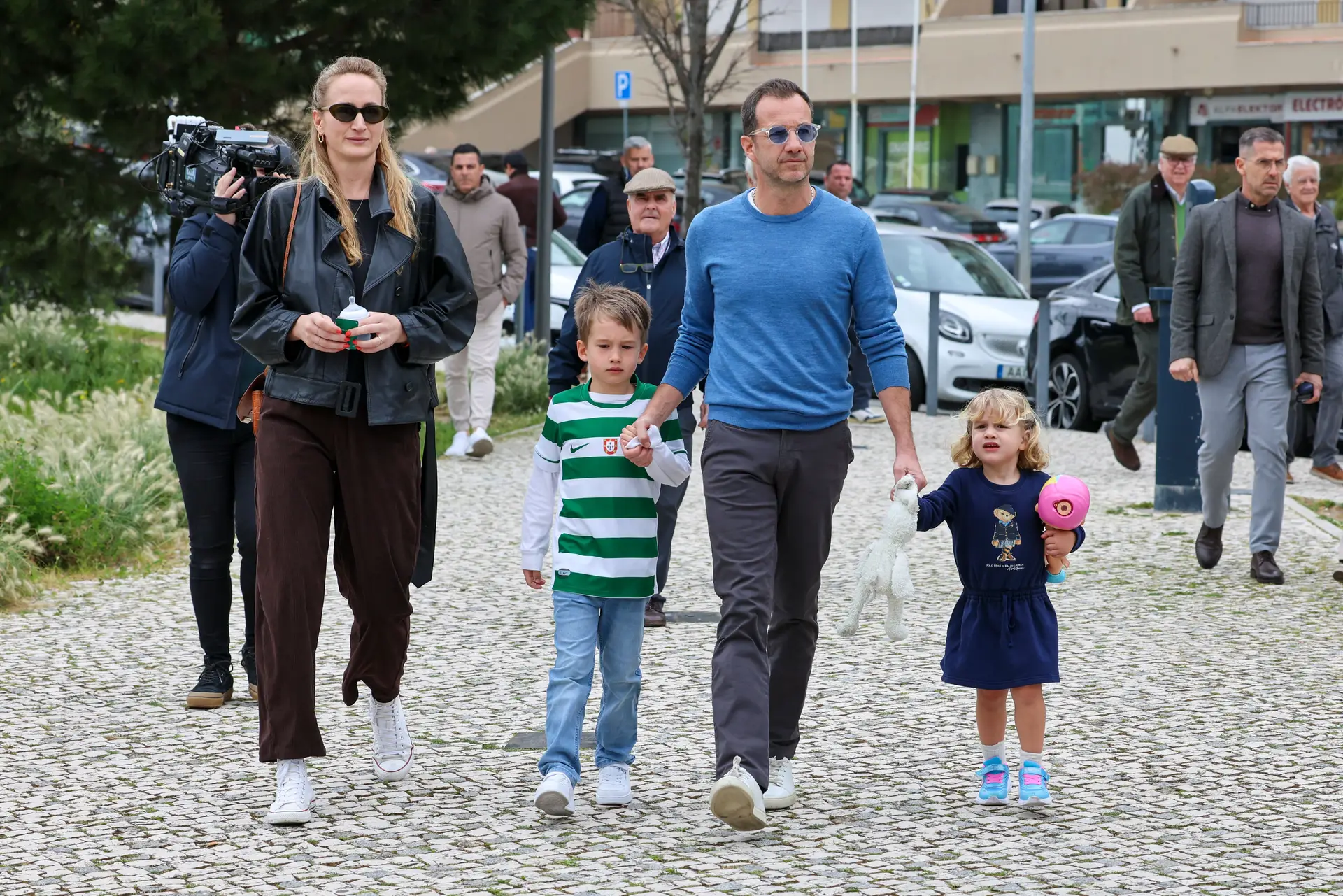 A camisola azul, um deus e um ministro: Frederico Varandas foi votar e pediu o “julgamento” dos sócios do Sporting