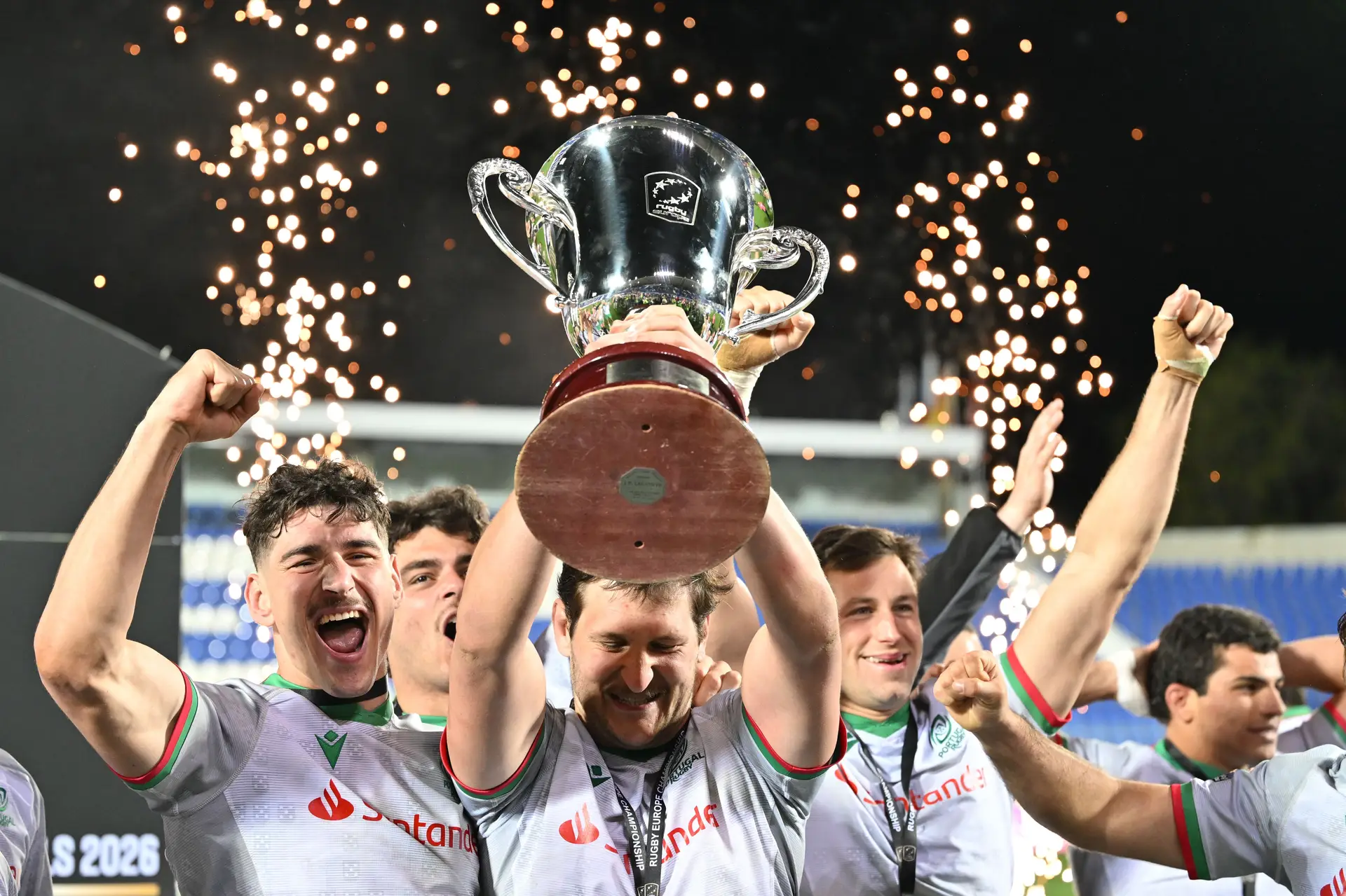 Portugal não rejeitou nenhuma migalha e acabou por ficar com o bolo: 22 anos depois, a seleção nacional venceu o Europeu de râguebi
