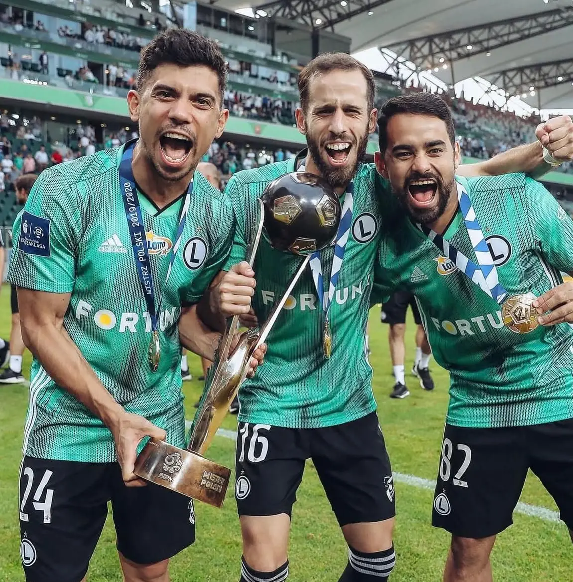 André Martins, Luís Rocha e Luquinhas com o trofeu de campeões da Polónia