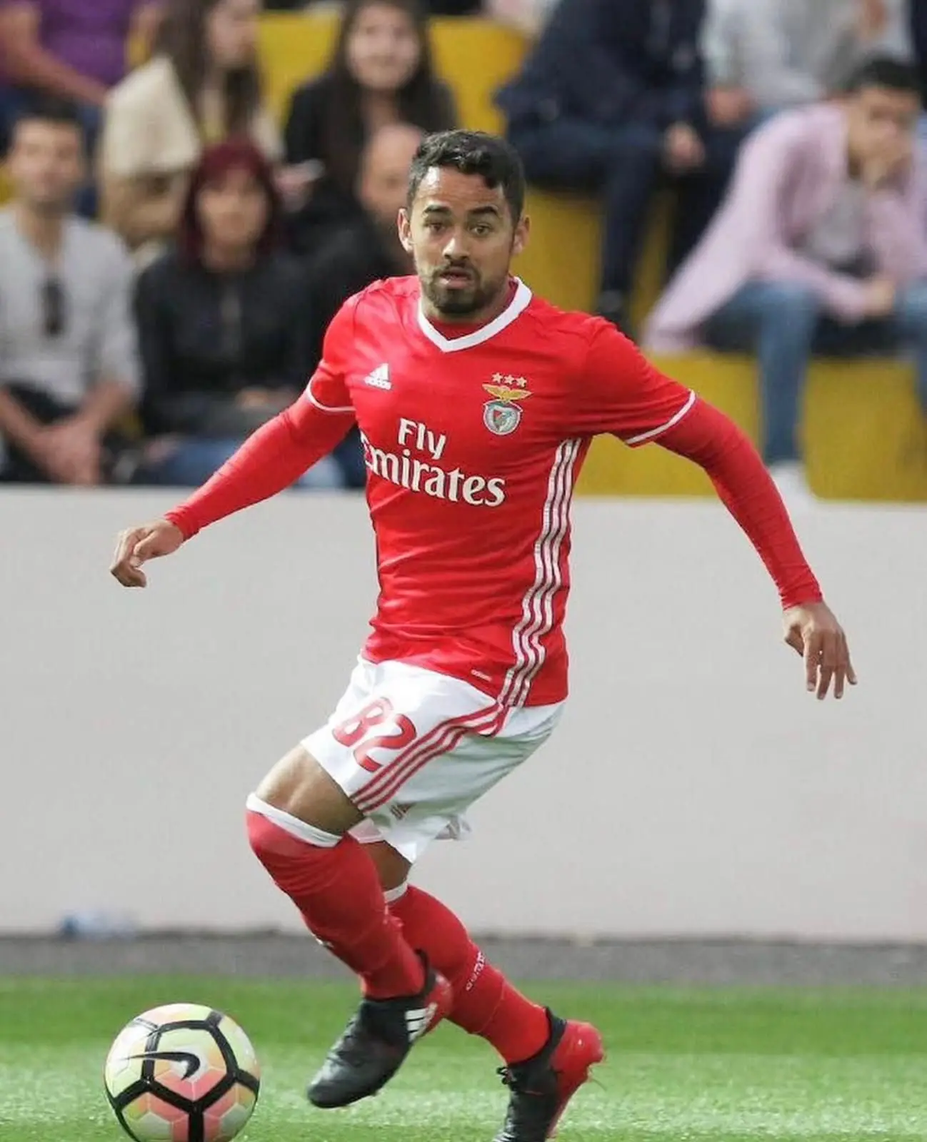 O extremo em jogo pelo Benfica B