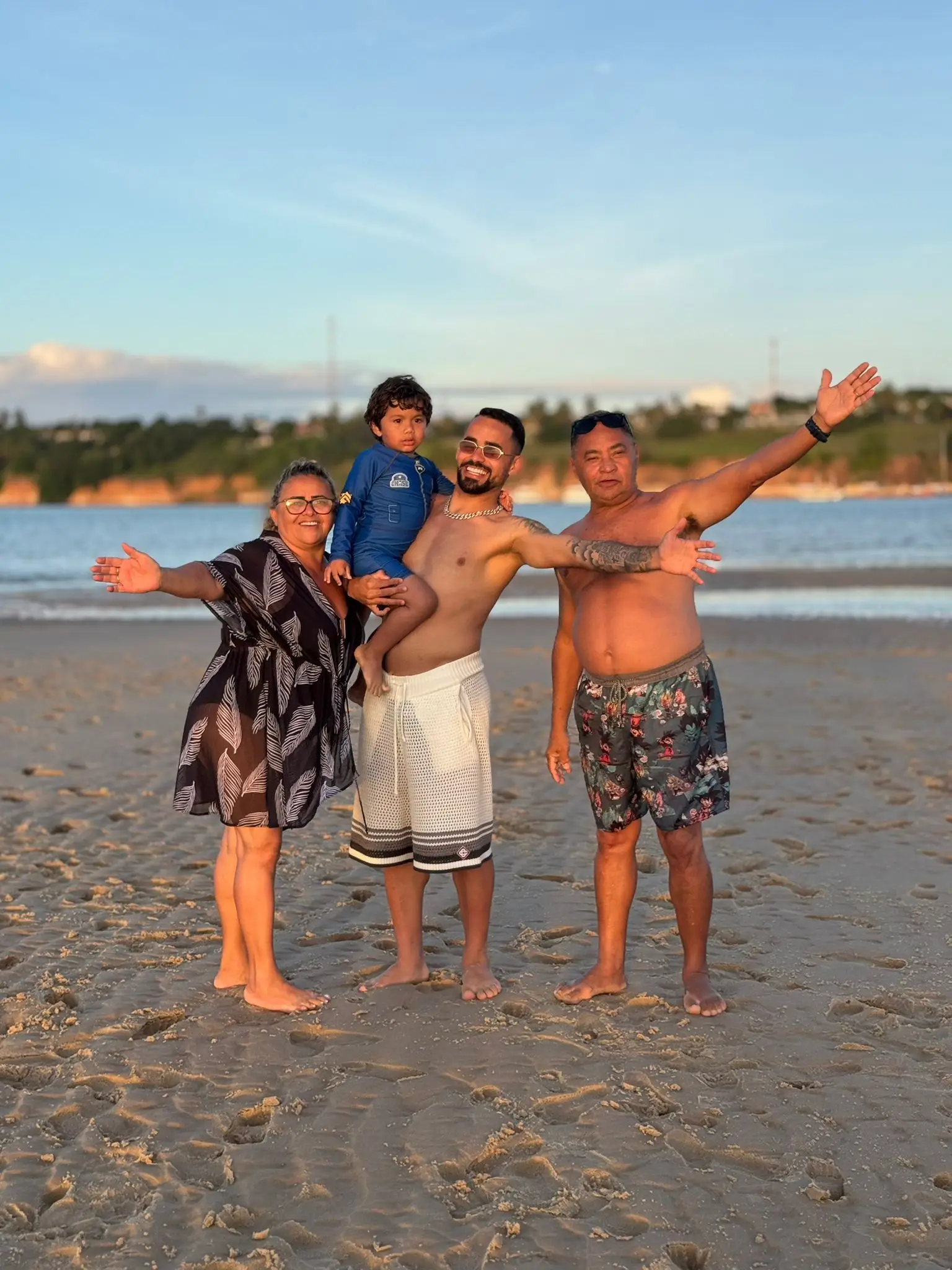 Luquinhas com os pais e o filho