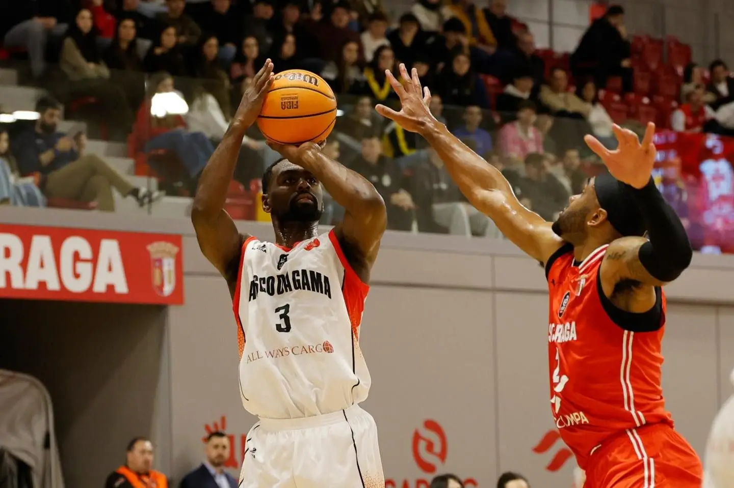 Zavian McLean é “contra seguir o número de pontos”. Por isso, espantou-se ao quase bater um recorde que desconhecia no basquetebol português
