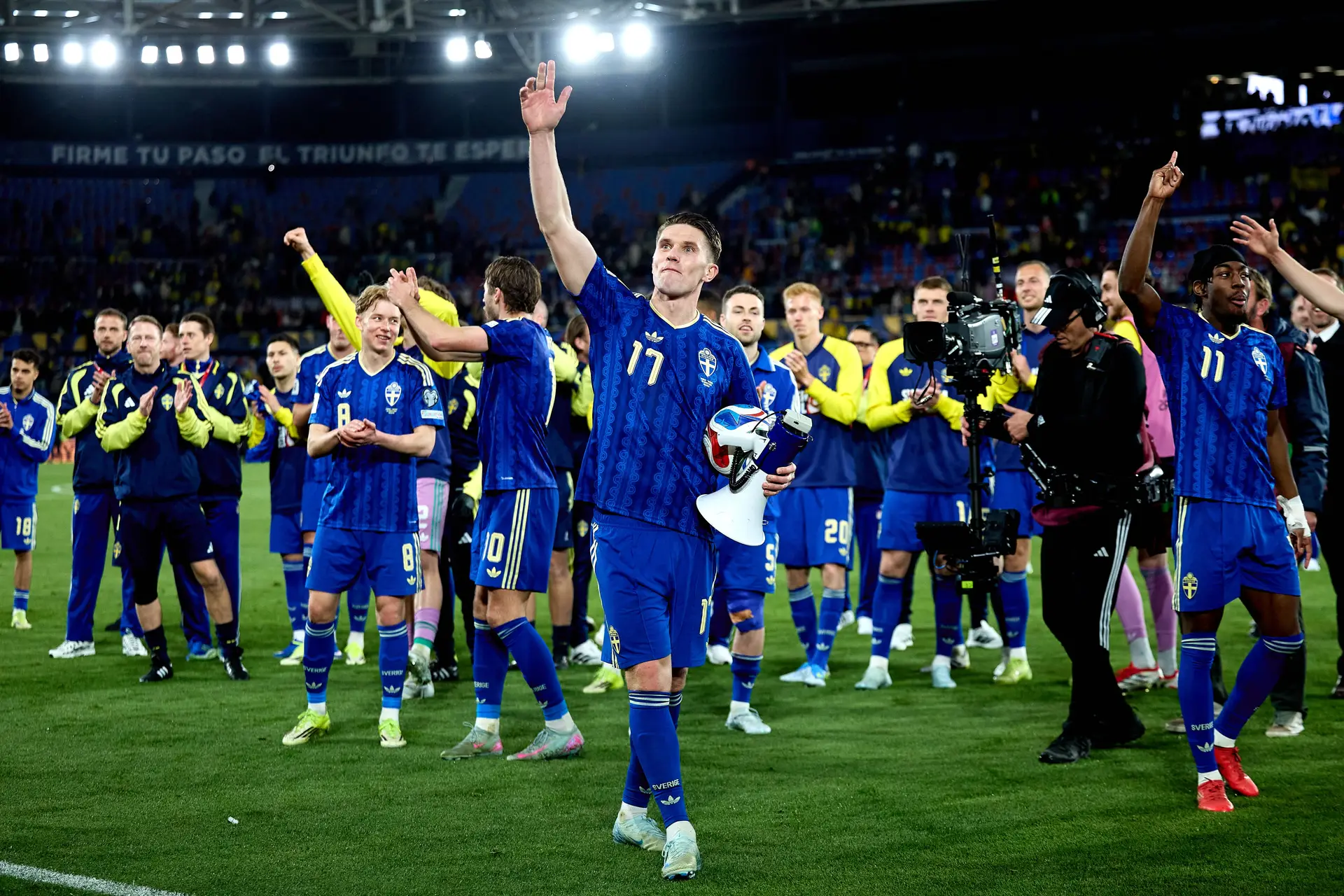 Viktor Gyökeres “levou a equipa atrás” para resgatar uma Suécia que se manteve qualificação para o Mundial graças à rede