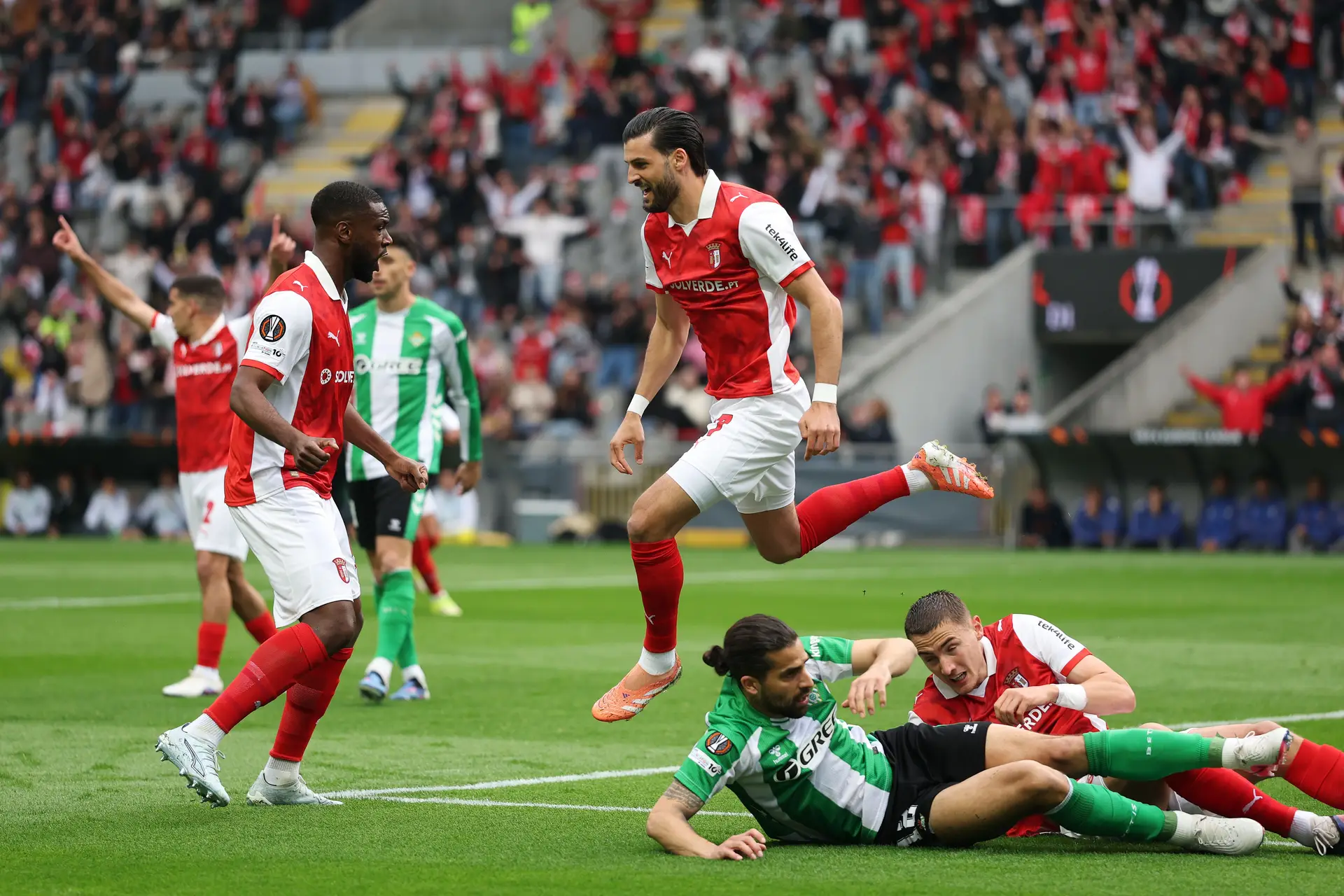 Um magistral calcanhar não chegou para o SC Braga ir a Sevilha em vantagem na Liga Europa