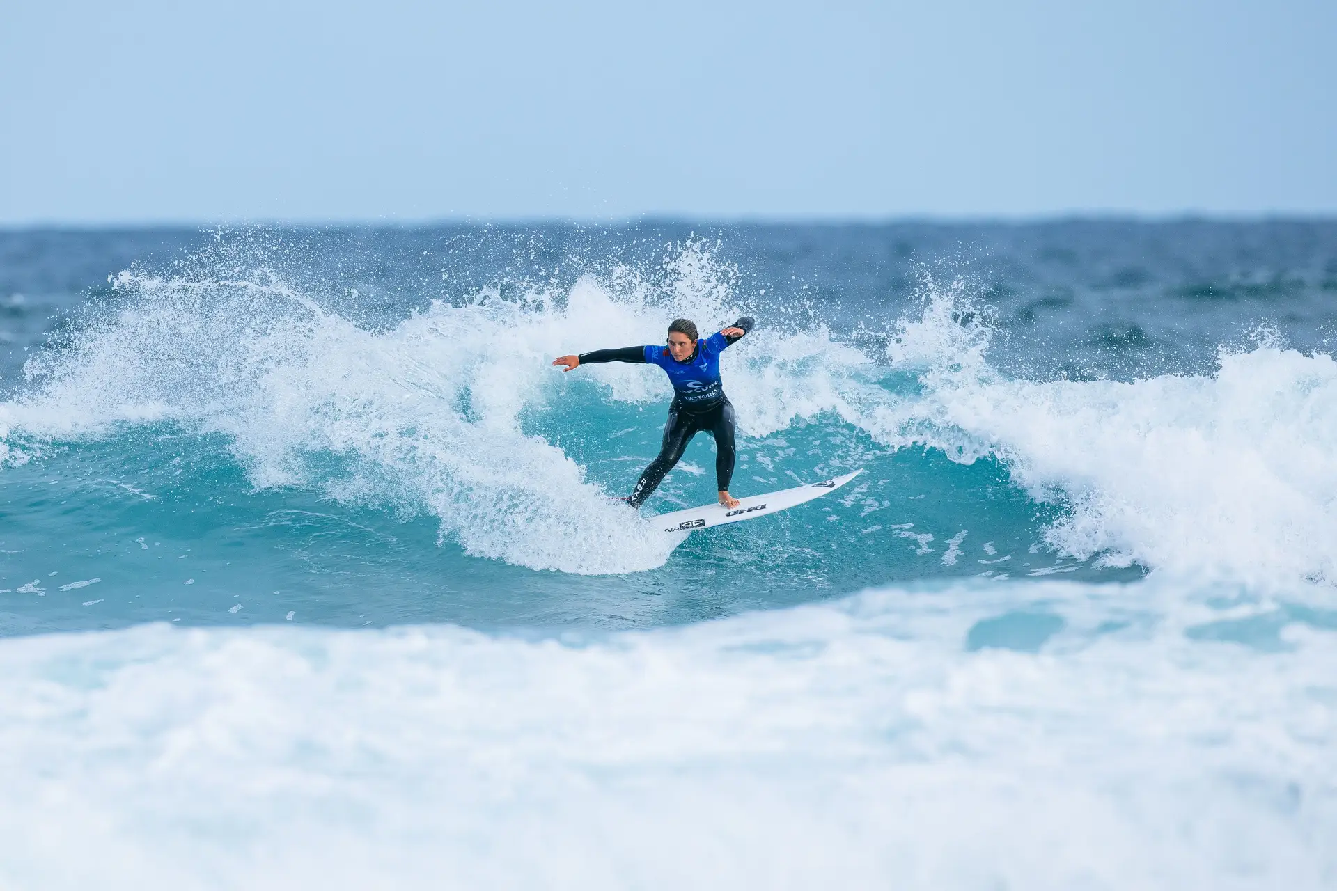 Francisco Veselko a surfar durante o heat da segunda ronda em Bell Beach, na Austrália