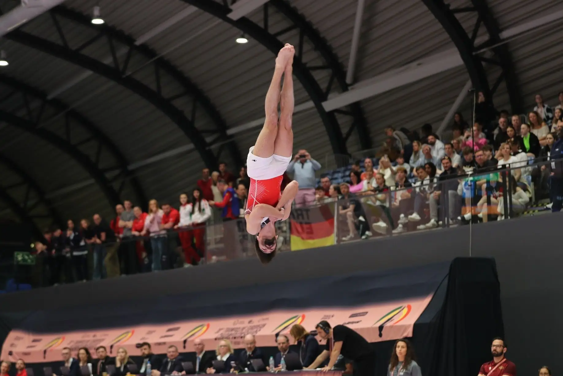 Vasco Peso é campeão europeu de tumbling em ginástica de trampolins