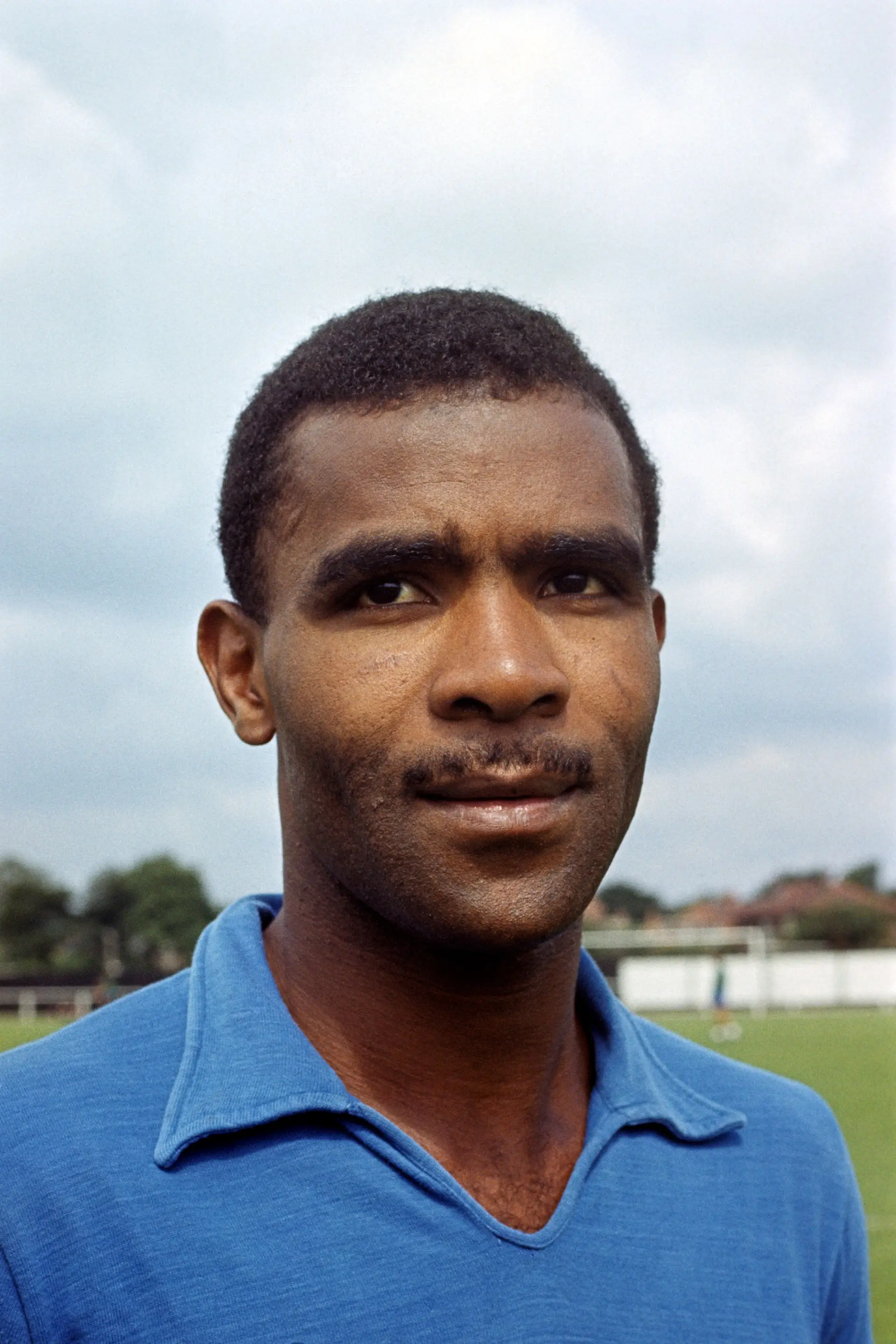 Irmão de Matateu passou toda a carreira no Belenenses e foi um dos Magriços de 1966