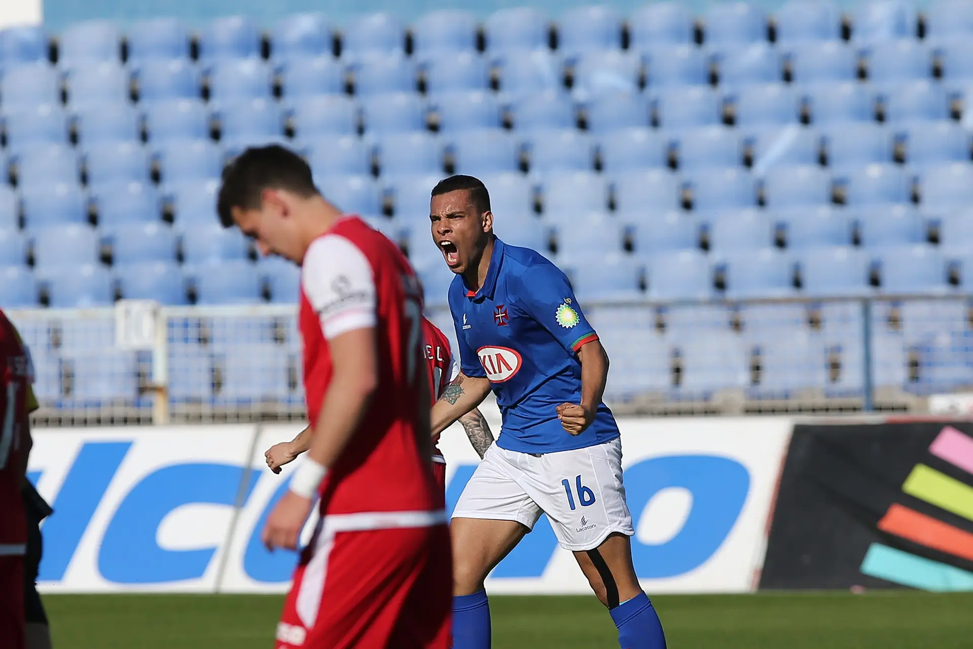 Em 2016/17 Maurides (à direita) jogou no Belenenses