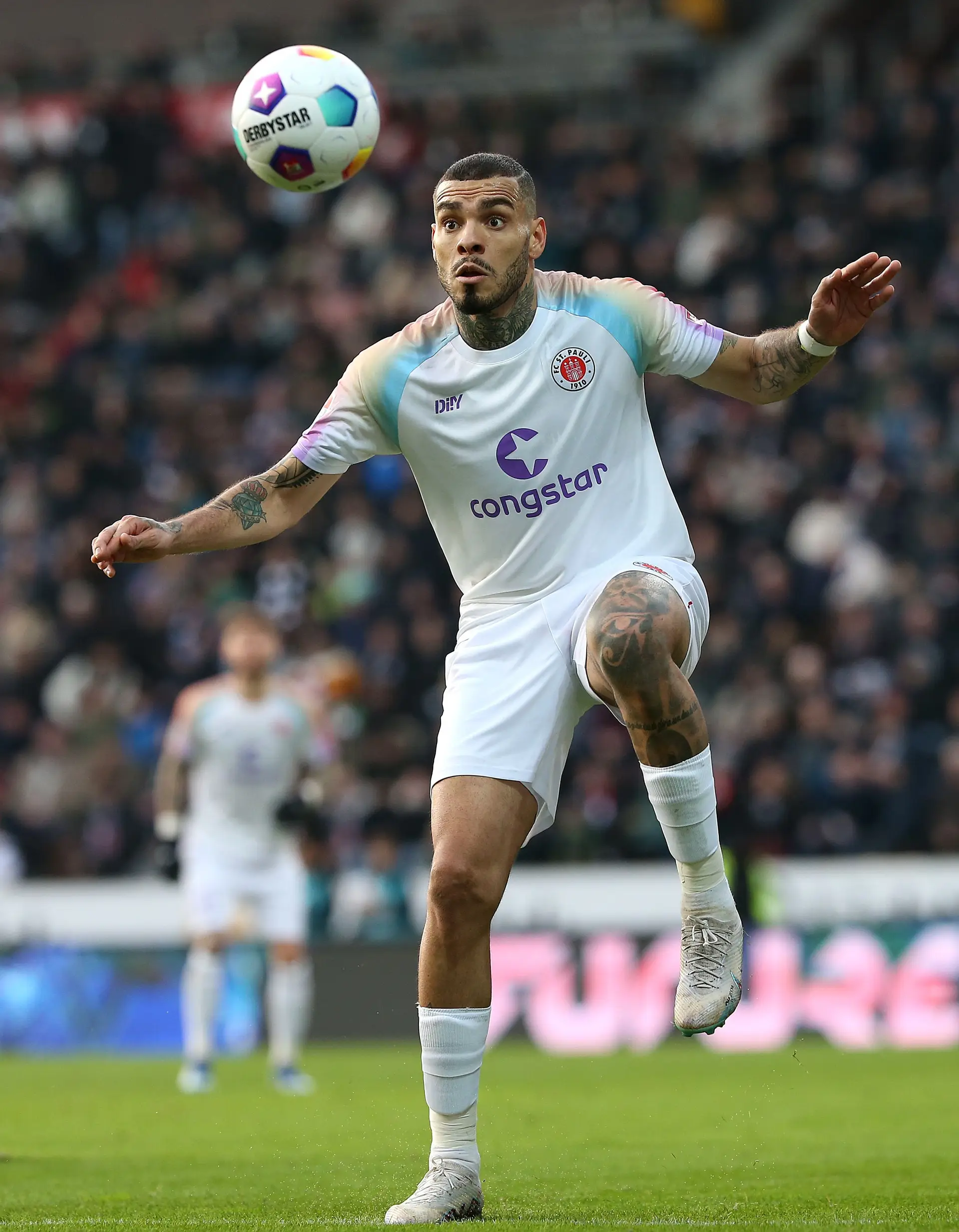 Maurides em ação pelo FC St. Pauli