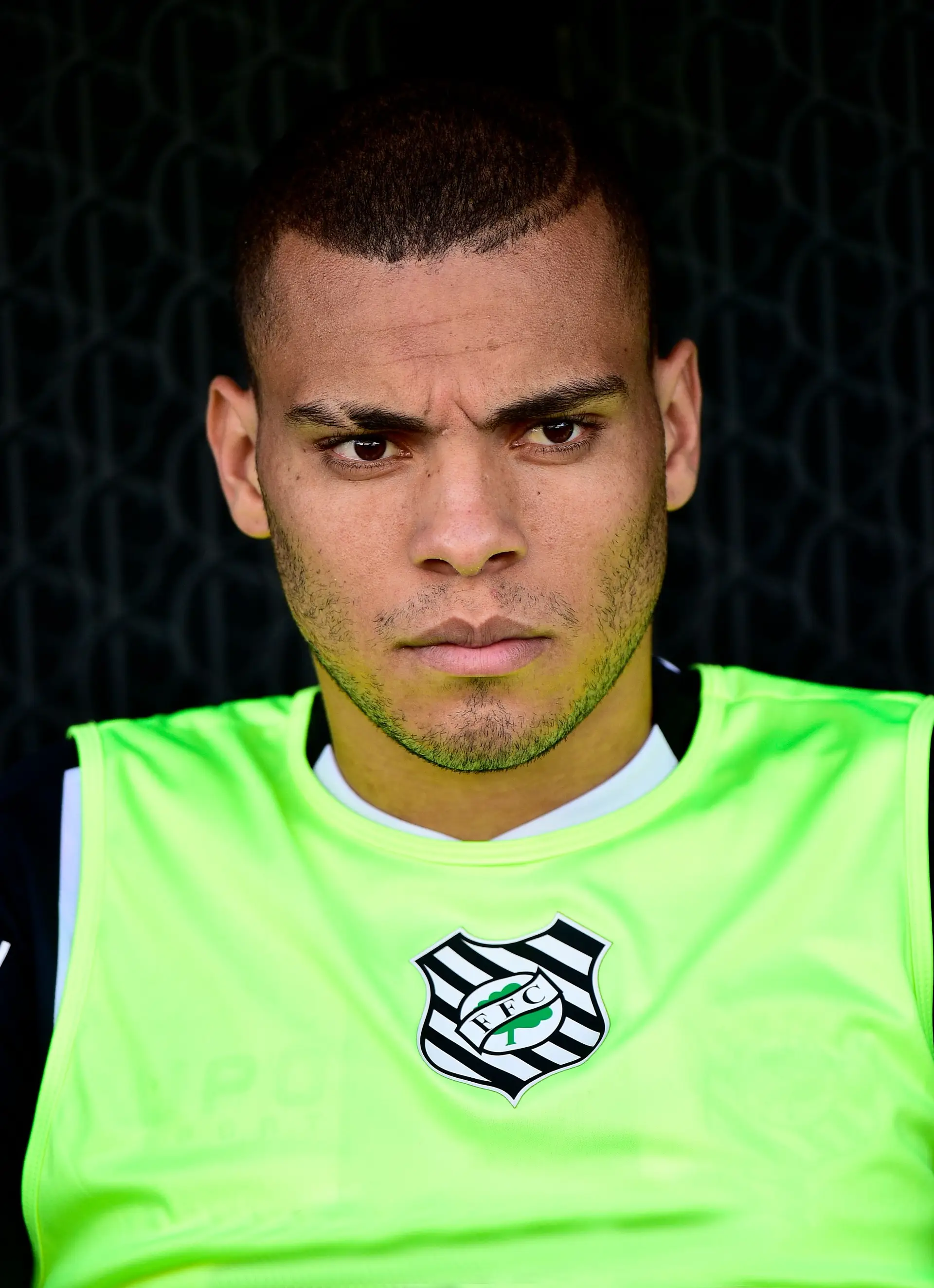 Após jogar no FC Arouca, Maurides foi emprestado ao Figueirense, do Brasil, pelo Internacional de Porto Alegre