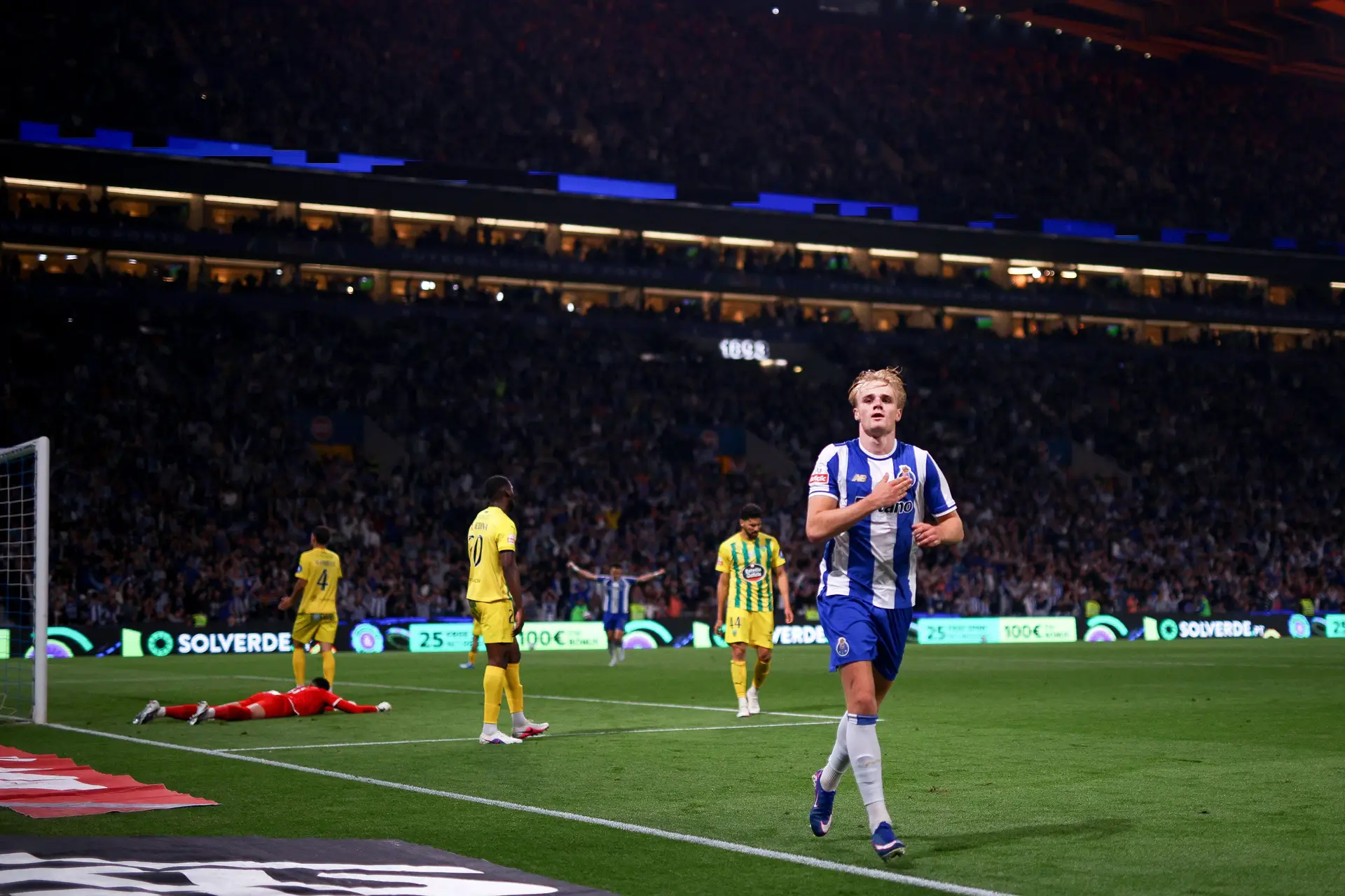 Dinamarquês esteve em todo o lado na vitória do FC Porto frente ao Tondela