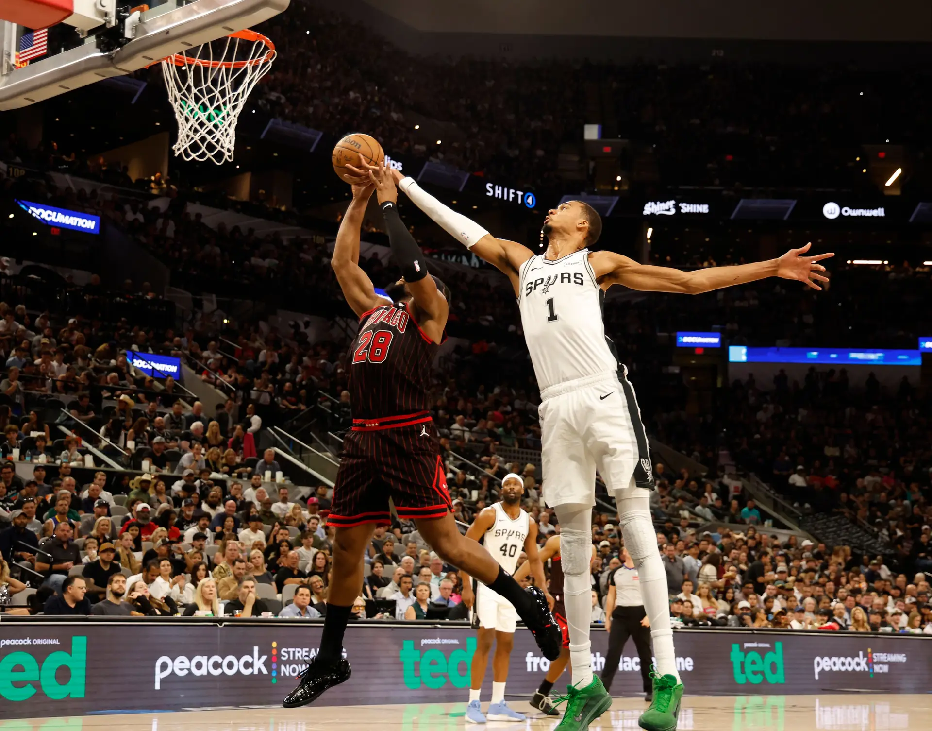 Os 2,24 metros de Victor Wembanyama são o melhor defesa da NBA. Nunca um jogador tinha sido eleito por unanimidade