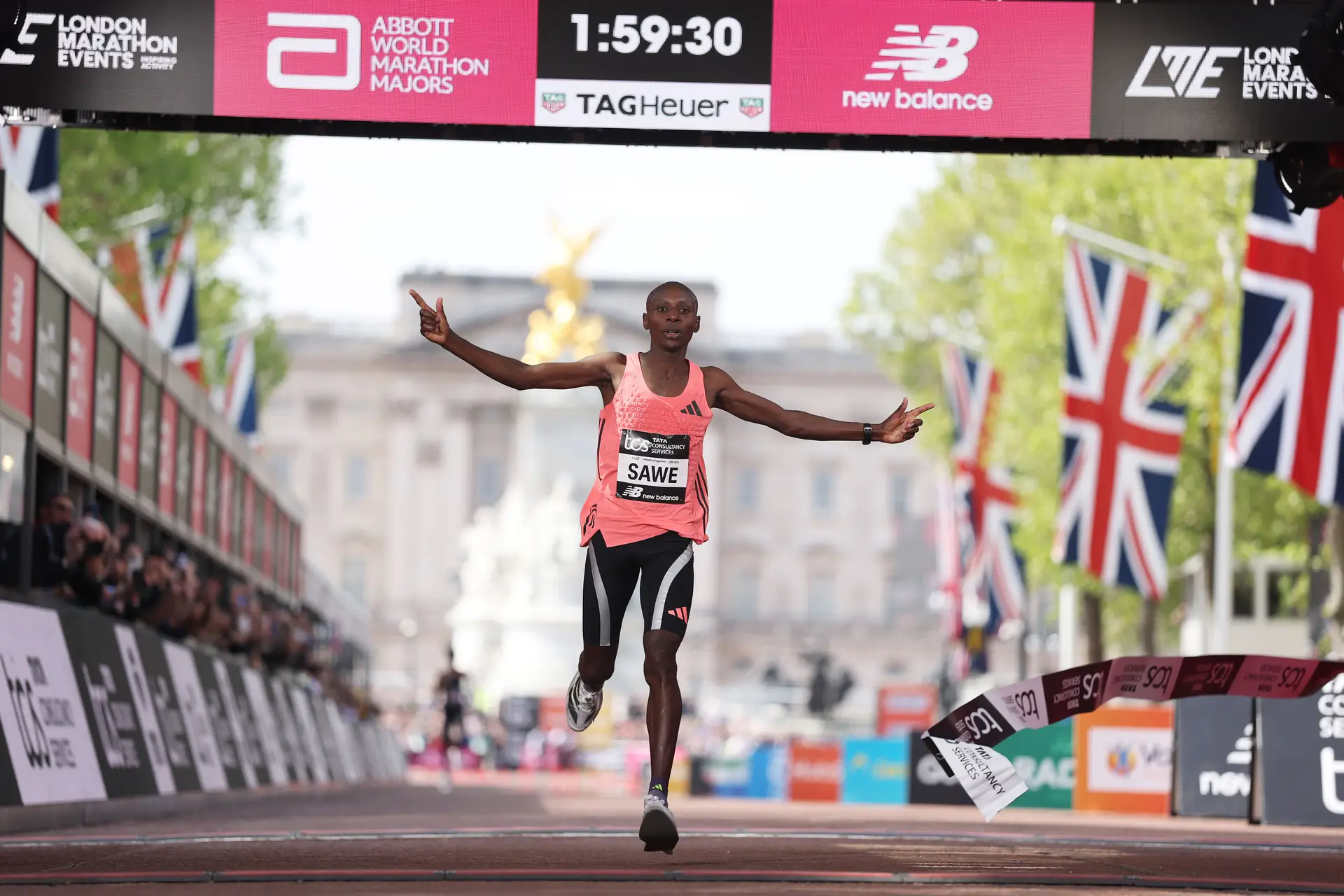 Histórico: Sabastian Sawe vence maratona de Londres com recorde mundial abaixo das duas horas