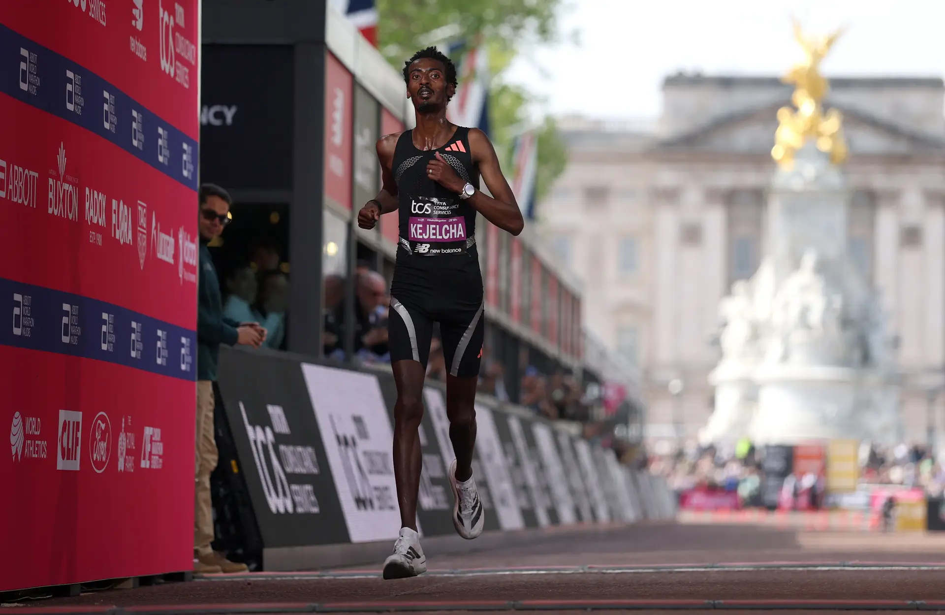 Yomif Kejelcha terminou a maratona de Londres em 1:59:41 segundos: antes dele (ou 11 segundos antes de dele) só Sabastian Sawe correu a distância em menos de duas horas