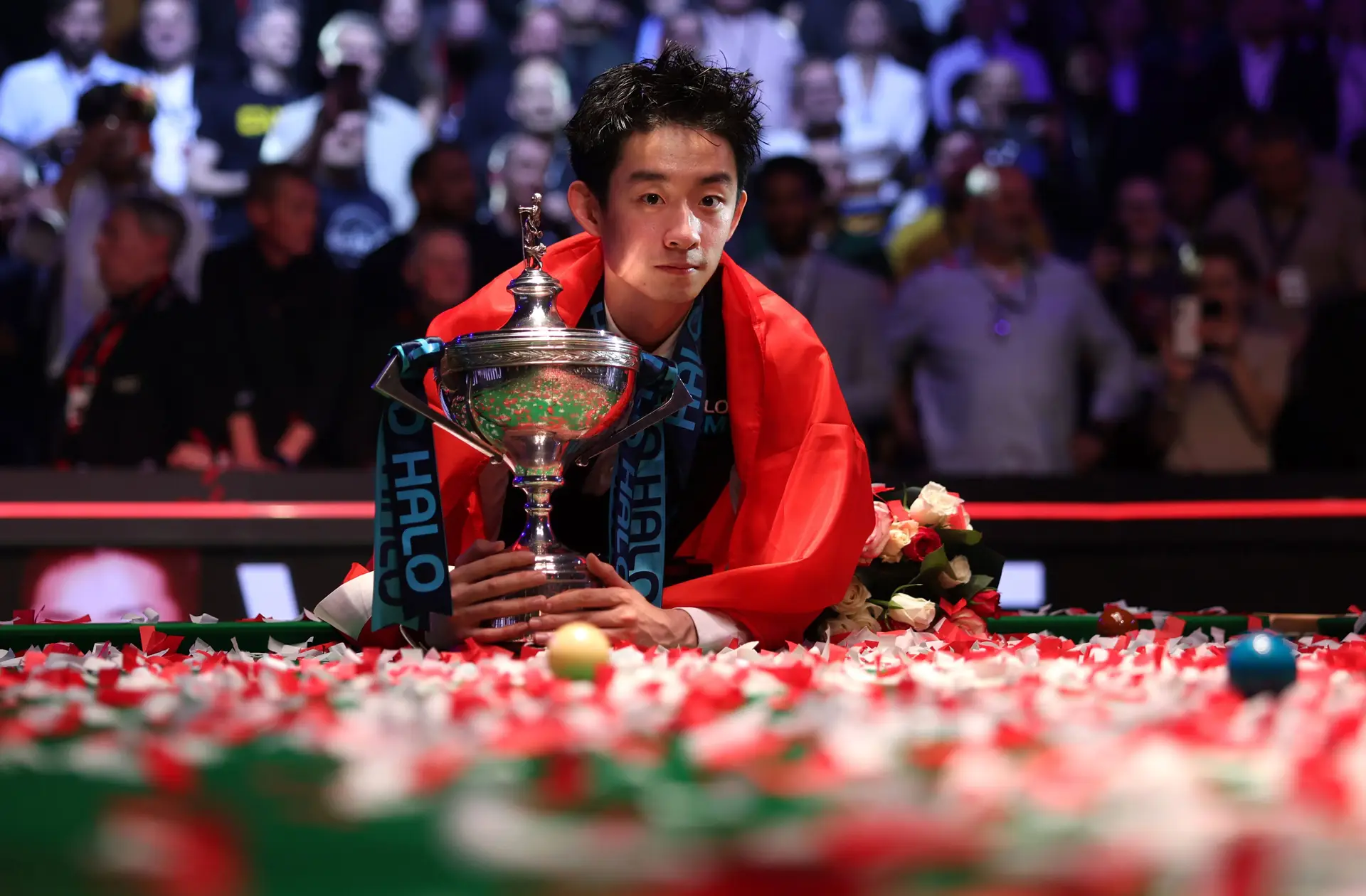 Wu Yize tem 22 anos e é o segundo campeão mundial de snooker seguido da China