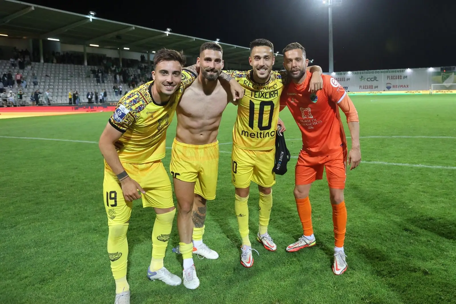 João Mendes, Guima, João Teixeira e Ricardo Moura após a subida do GD Chaves à I Liga, em 2022