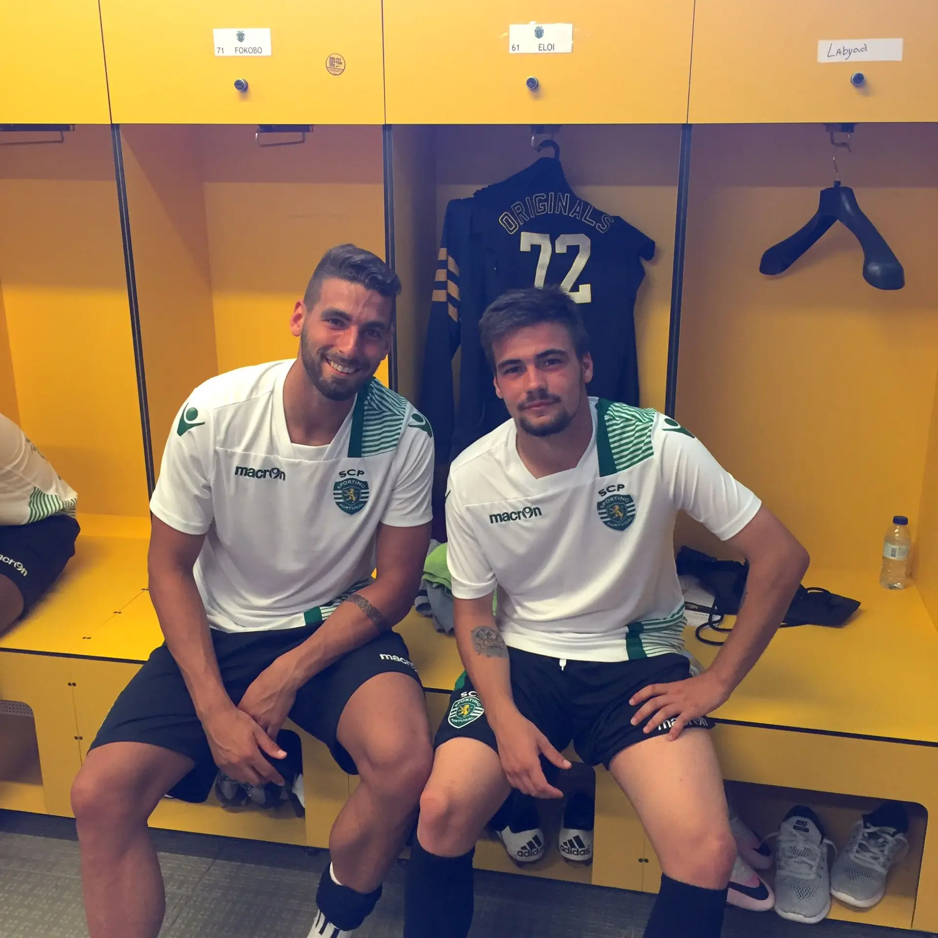 O médio com o companheiro do Sporting B, Luís Elói