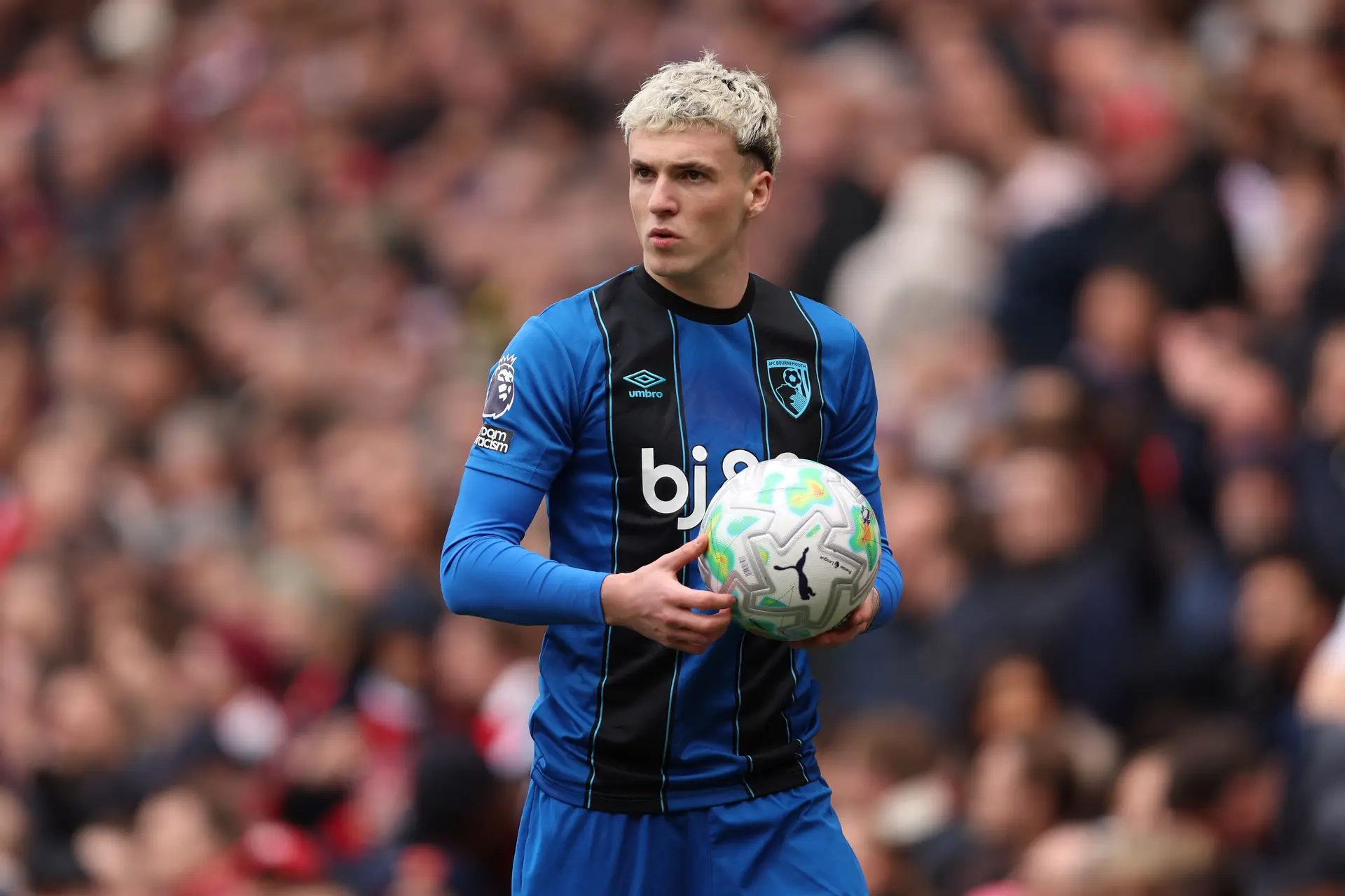 Bournemouth investiga Álex Jiménez por alegadas mensagens enviadas pelo jogador a jovem de 15 anos