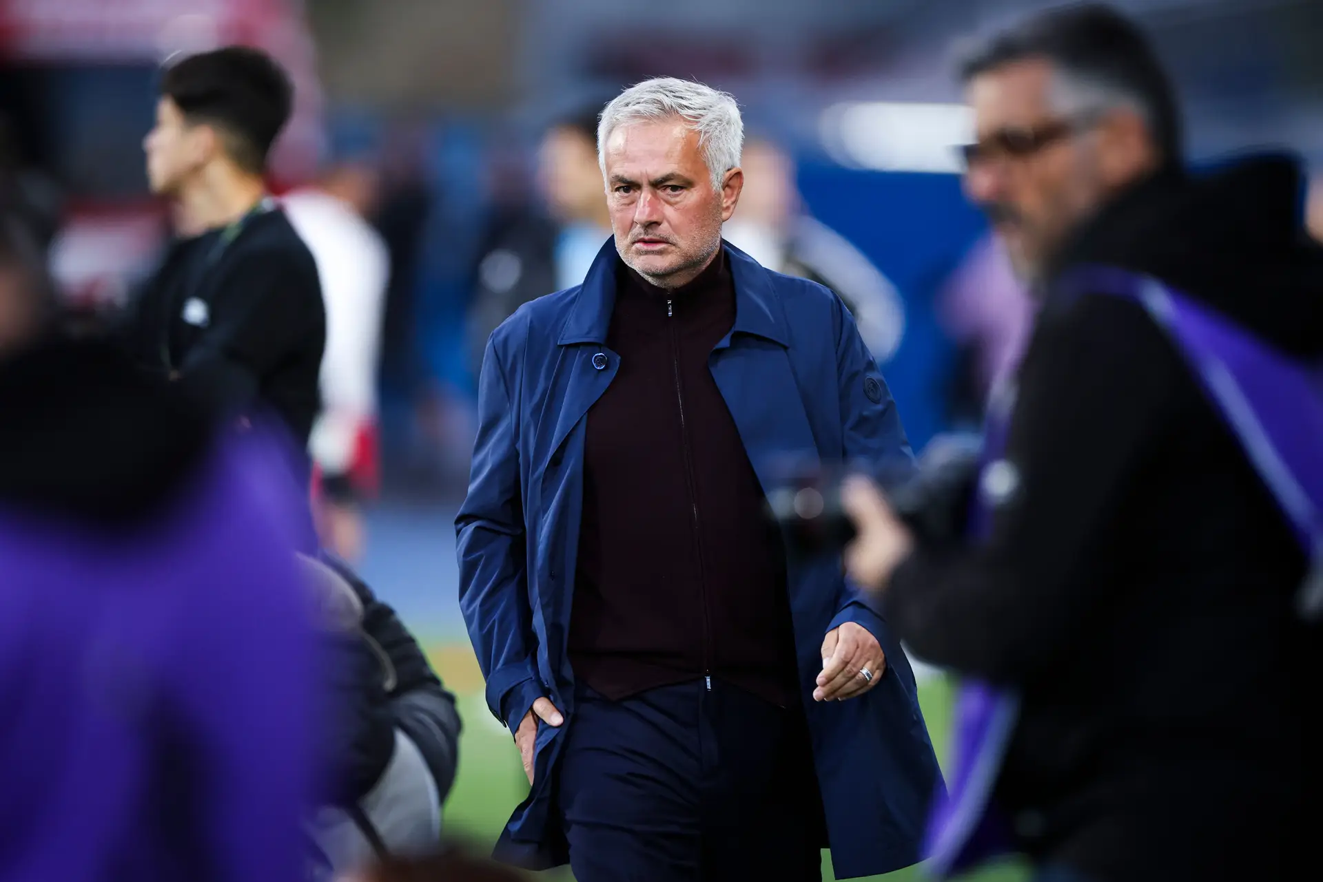 Mourinho diz que “há 99% de hipóteses de ficar no Benfica”, mas também que “ninguém é parvo” e admite conversas com o Real Madrid