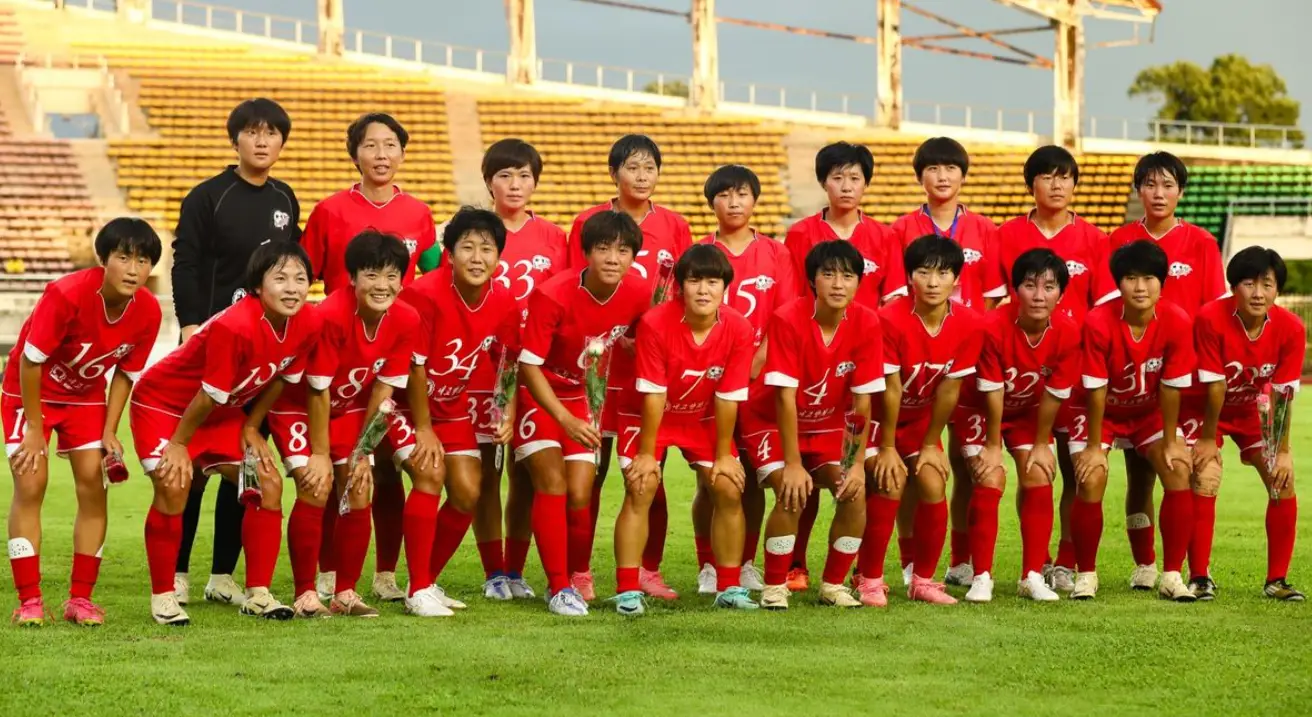 Jogo sem fronteiras: equipa feminina norte-coreana de futebol entra no Sul quase oito anos depois