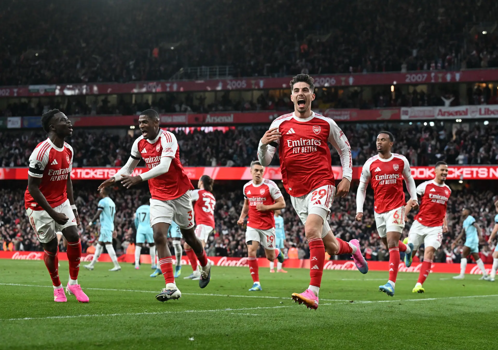 O Arsenal é campeão inglês 22 anos depois