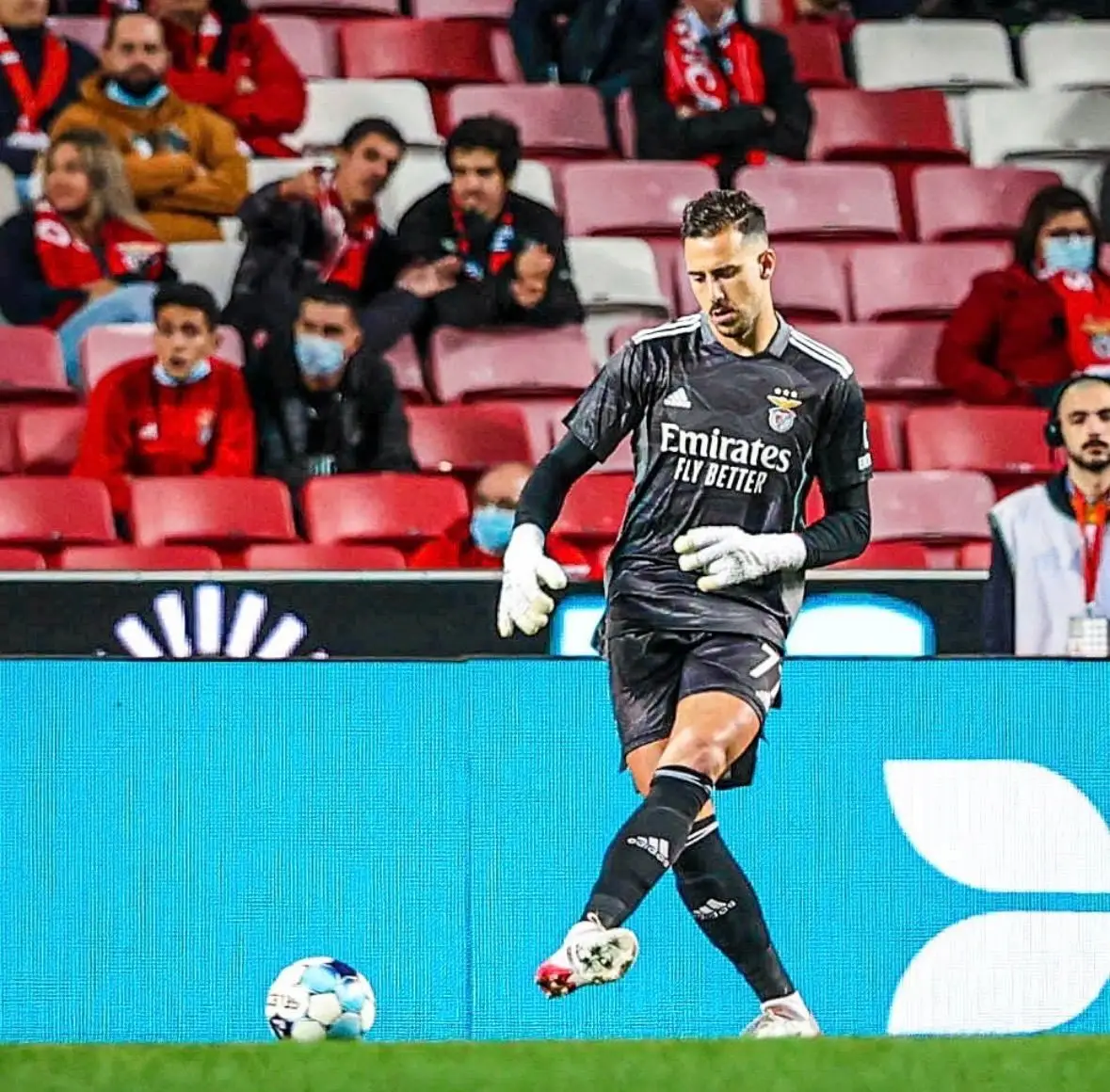 Helton acabou por sair do Benfica a meio da época 2022/23