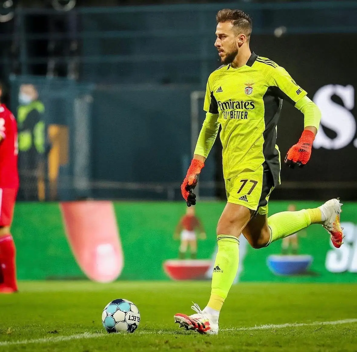 Helton Leite assinou pelo Benfica em 2020/21