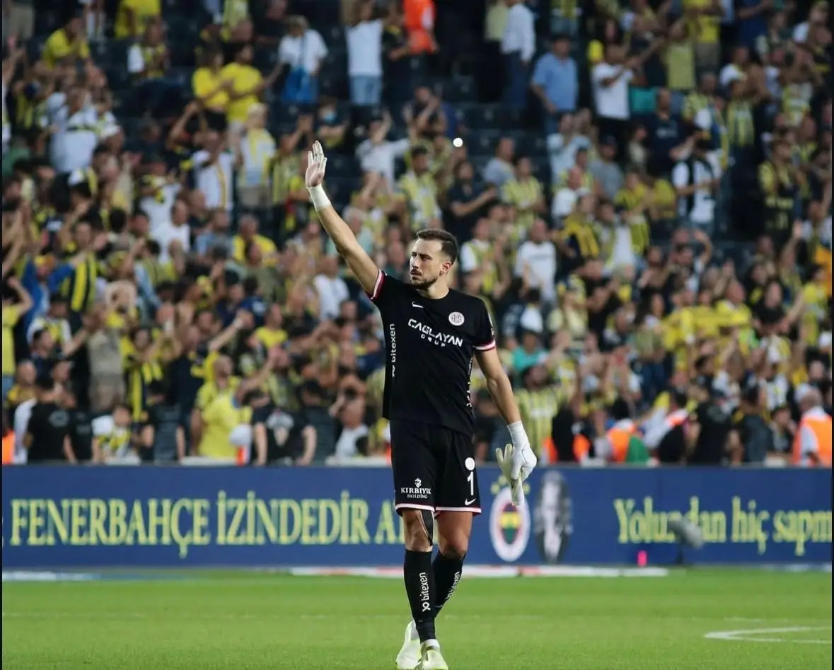 Helton esteve duas épocas no Antalyaspor, da Turquia
