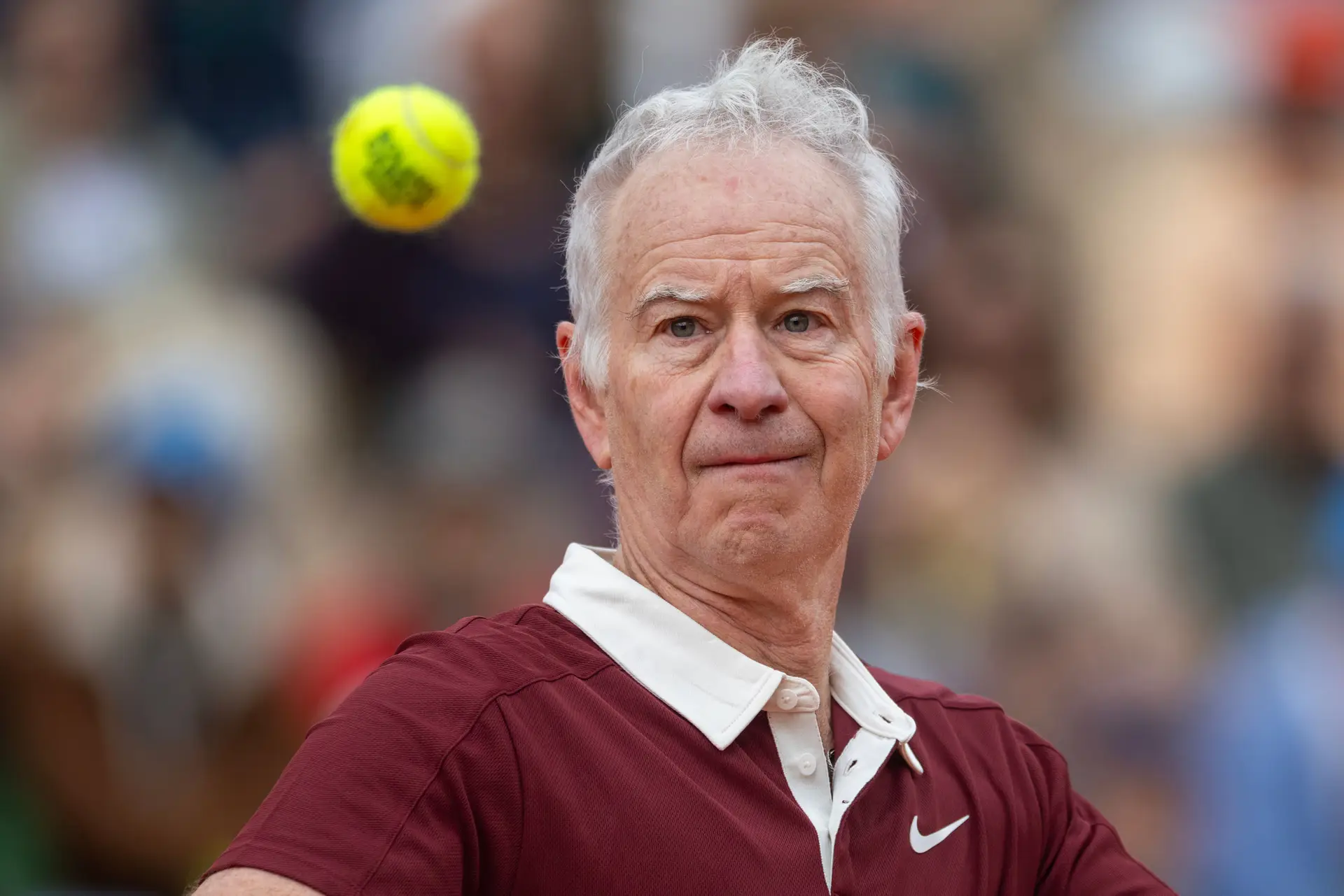 Os melhores tenistas do mundo andam à bulha com os Grand Slams por mais dinheiro. John McEnroe tem uma sugestão: boicotem os torneios