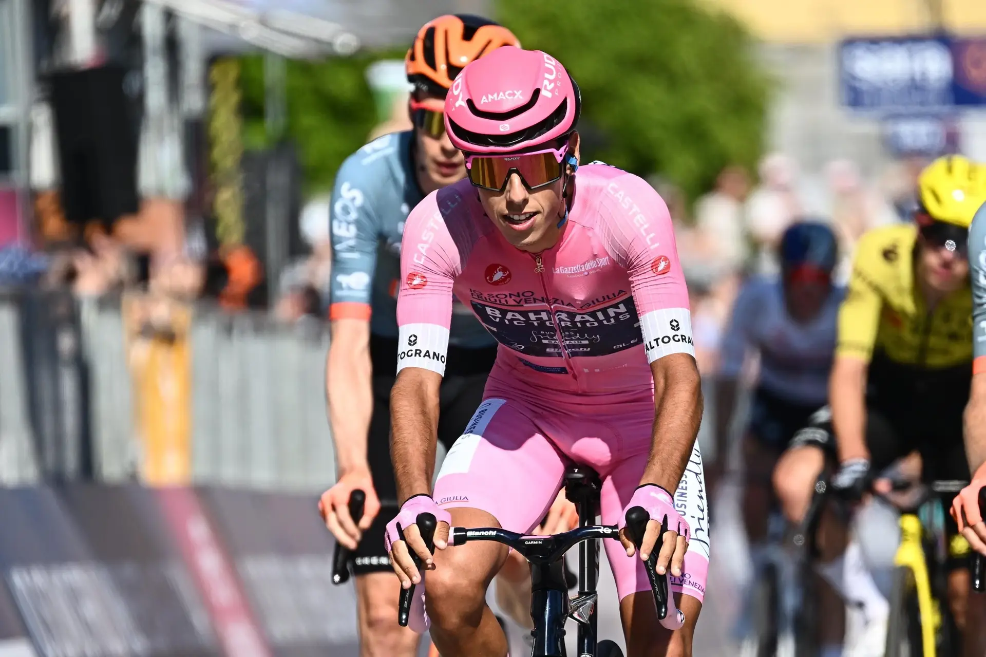 O ciclista português, Afonso Eulálio, ao terminar a 13ª etapa da Volta a Itália de 2026, mais uma enquanto líder da corrida